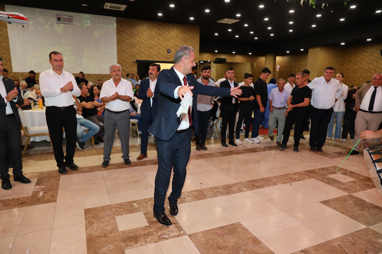 Kadirli'de Siyaset Ve İş Dünyasının Buluştuğu Görkemli Düğün (1)