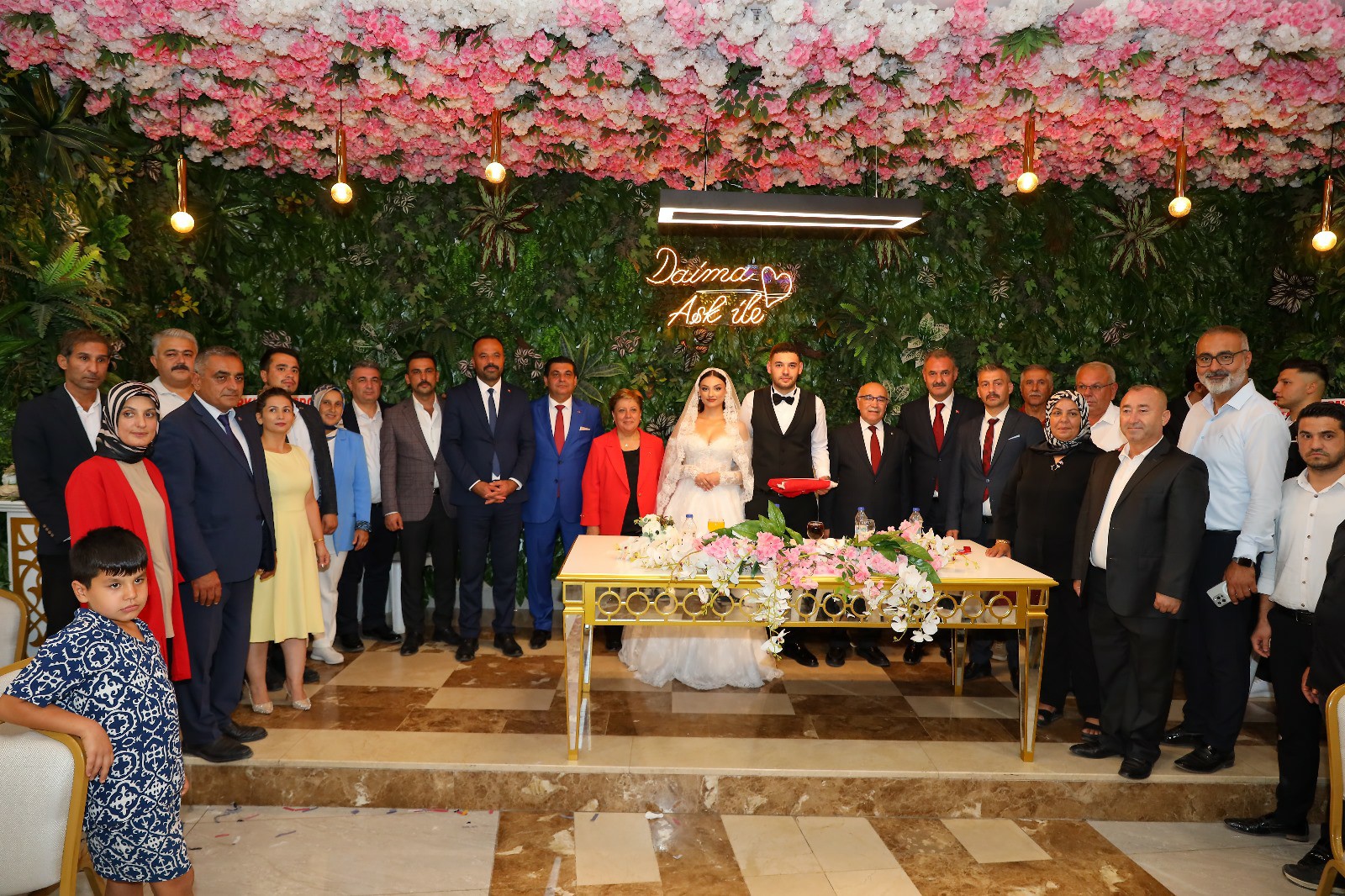 Kadirli'de Siyaset Ve İş Dünyasının Buluştuğu Görkemli Düğün (3)