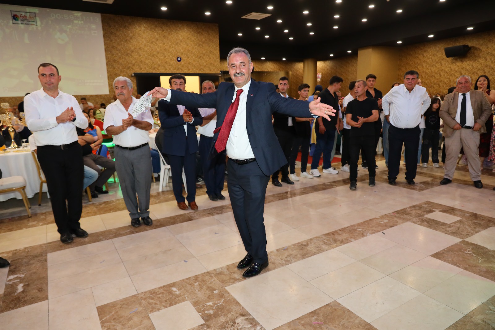 Kadirli'de Siyaset Ve İş Dünyasının Buluştuğu Görkemli Düğün (4)