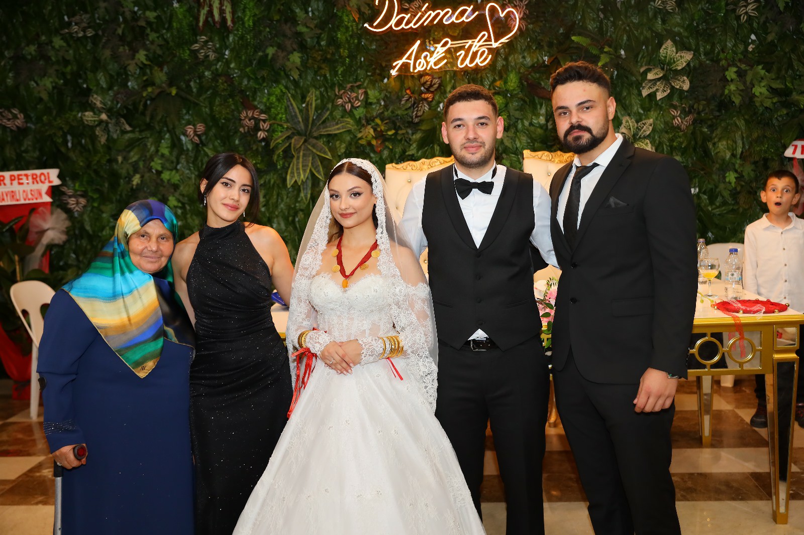 Kadirli'de Siyaset Ve İş Dünyasının Buluştuğu Görkemli Düğün (5)