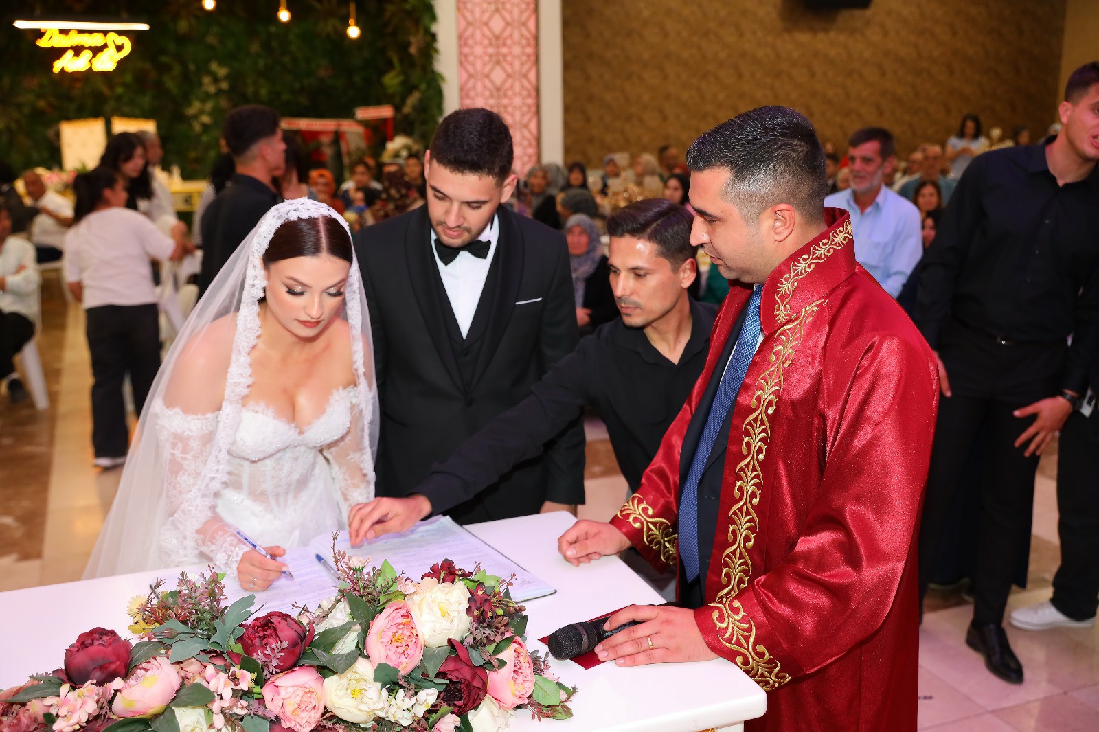 Kadirli'de Siyaset Ve İş Dünyasının Buluştuğu Görkemli Düğün (9)