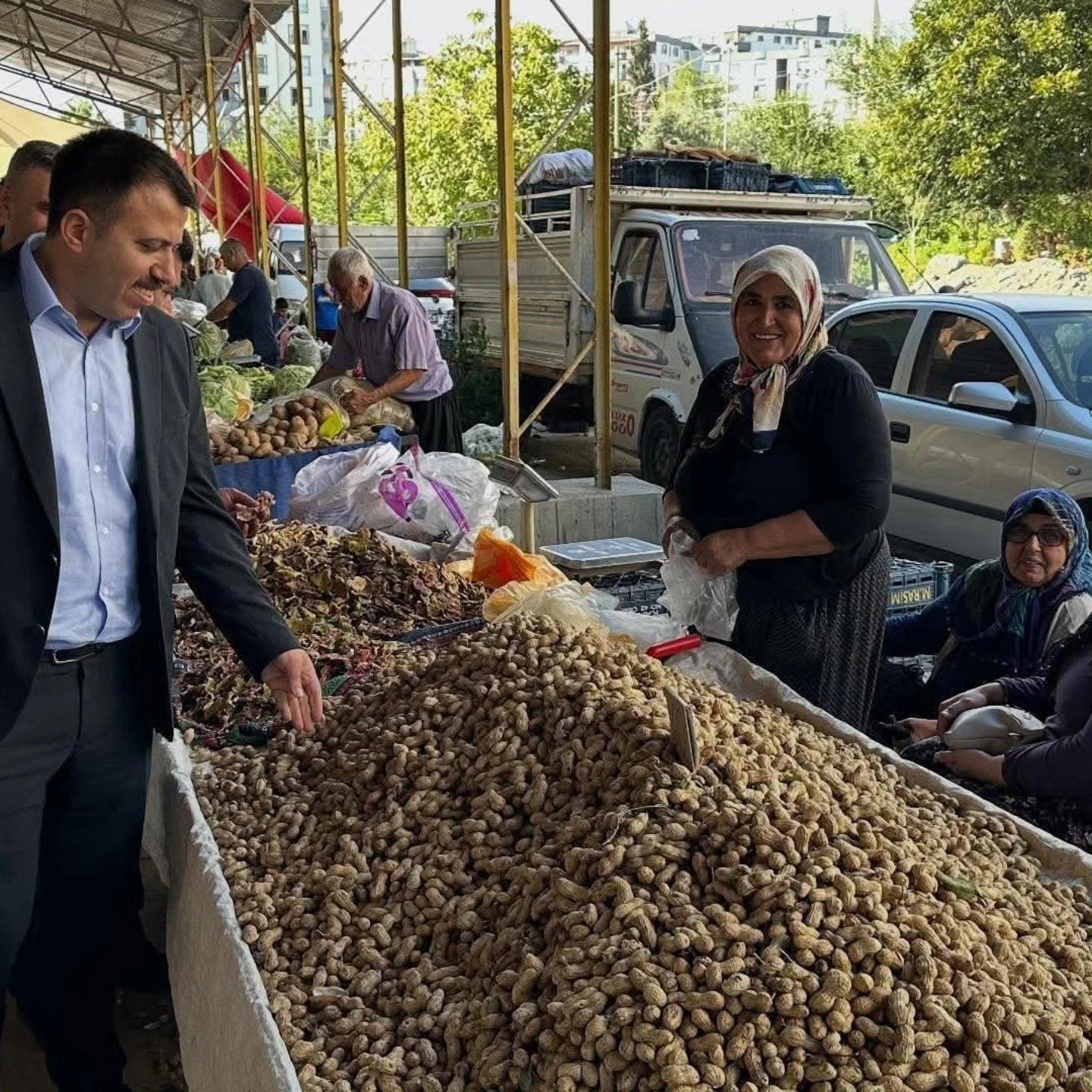 Kaymakam Yurdagül Pazartesi Pazarı’nı Gezdi11