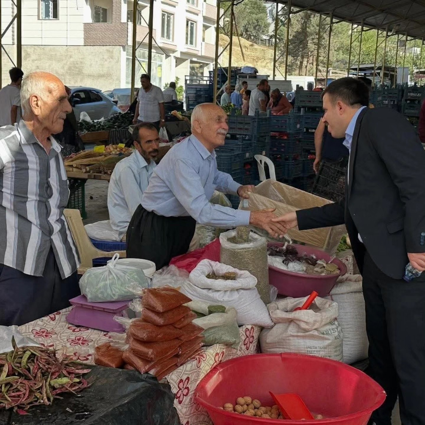 Kaymakam Yurdagül Pazartesi Pazarı’nı Gezdi12