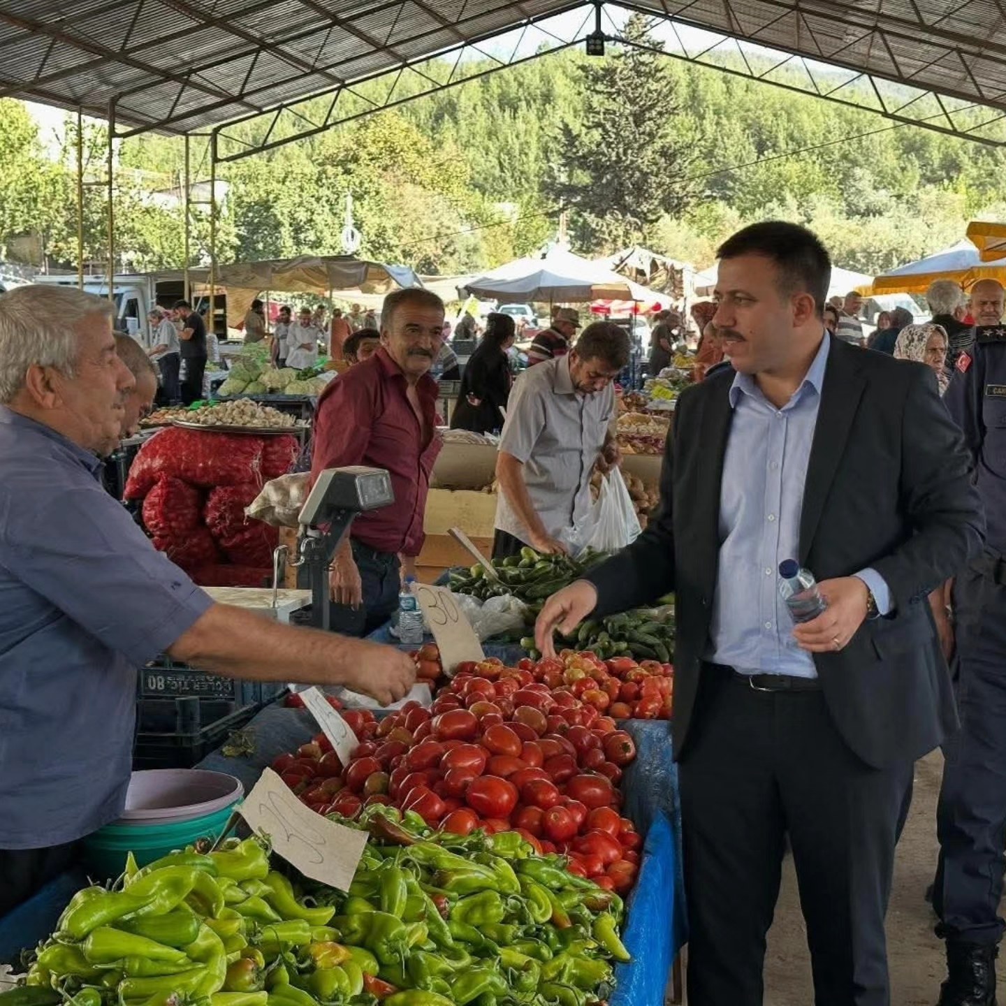 Kaymakam Yurdagül Pazartesi Pazarı’nı Gezdi6