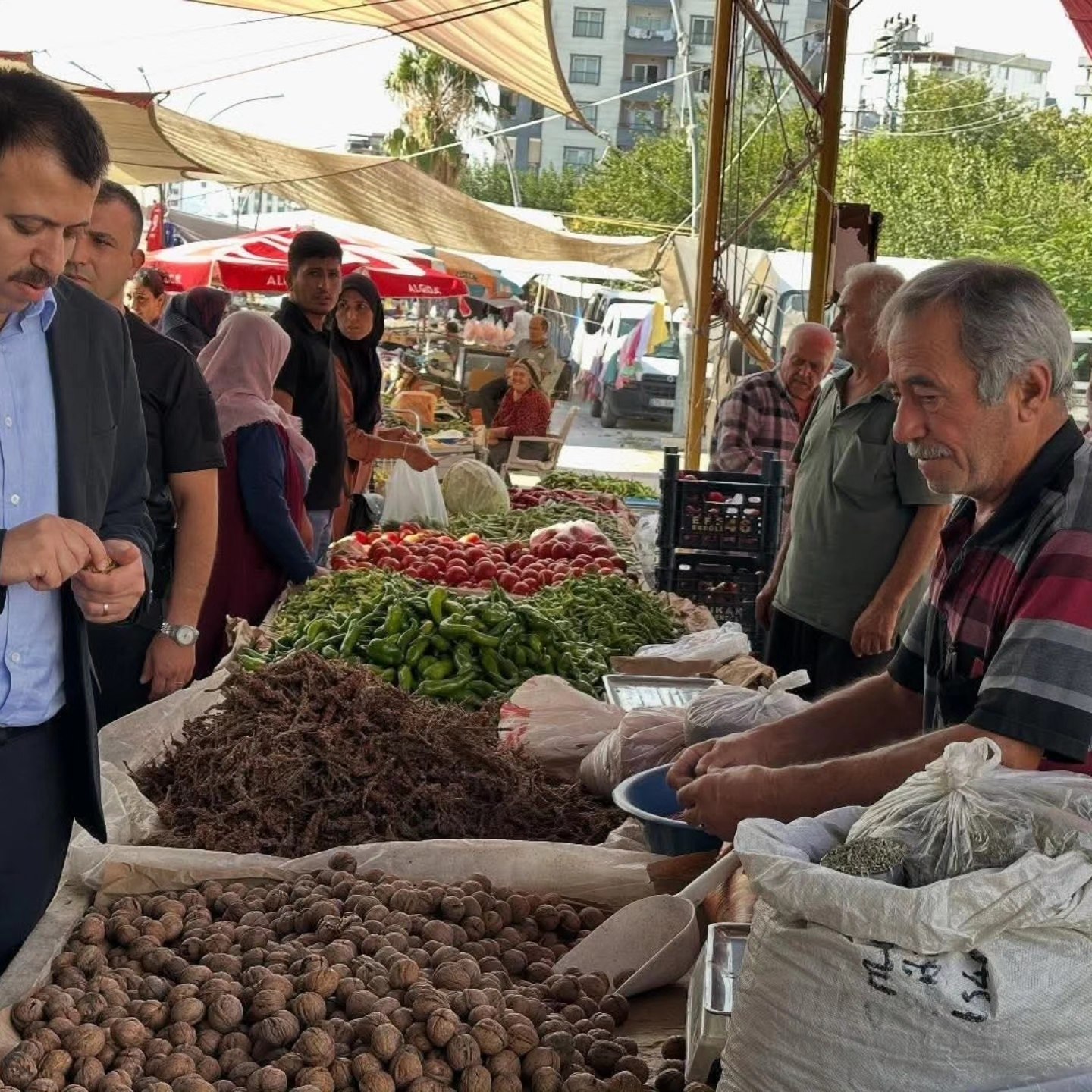 Kaymakam Yurdagül Pazartesi Pazarı’nı Gezdi9