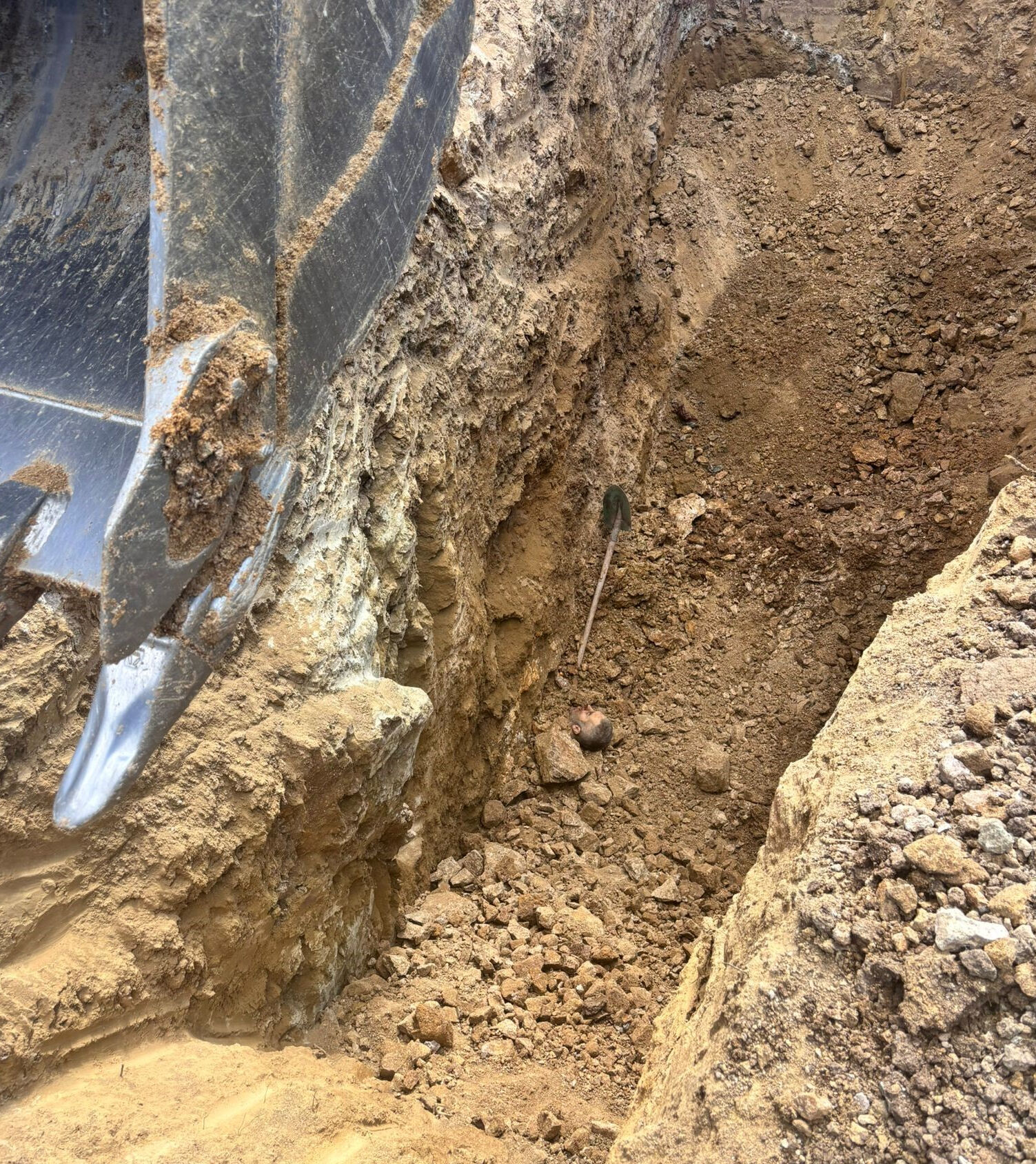 Manisa’da Su Kuyusu Faciası 2 Çiftçi Göçük Altında2