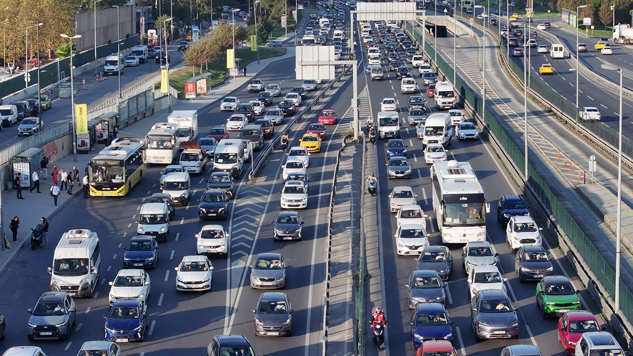 Okullar Açıldı, İstanbul Trafiği Kilitlendi1