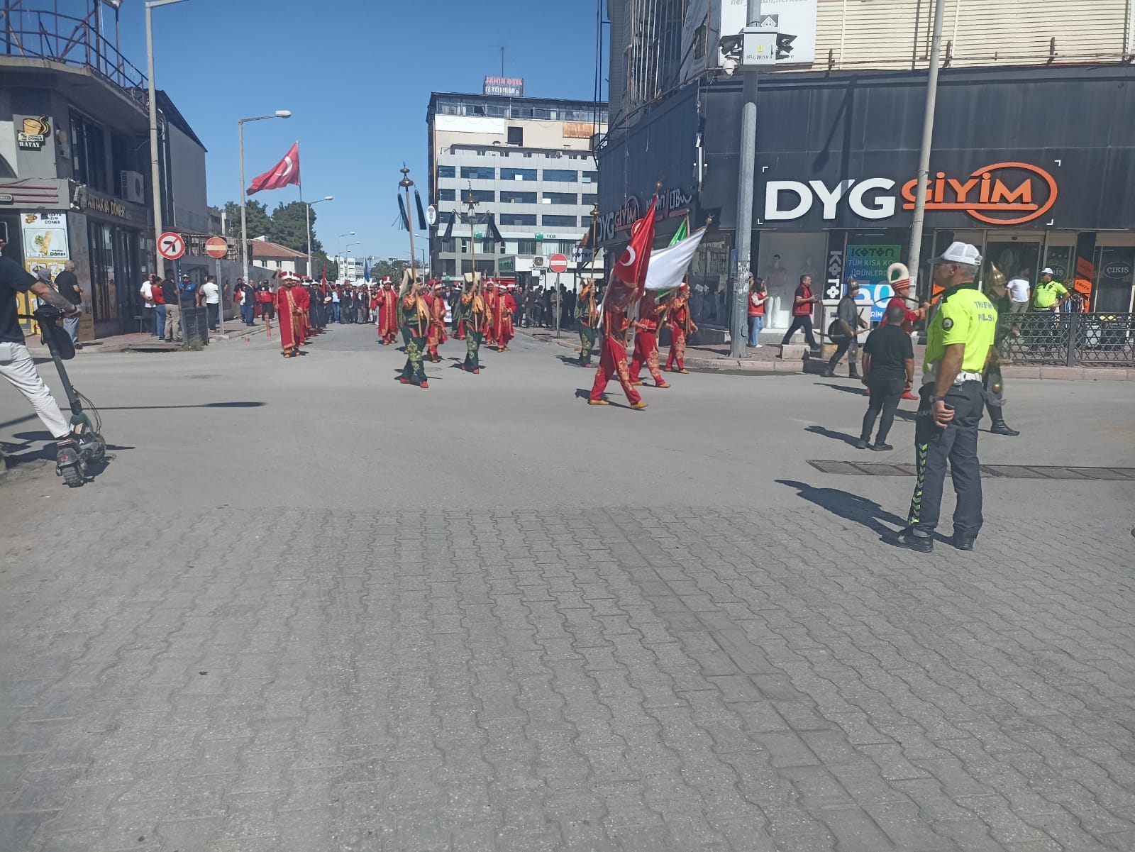 Osmaniye’de Gaziler Günü Yürüyüşle Kutlandı (2)