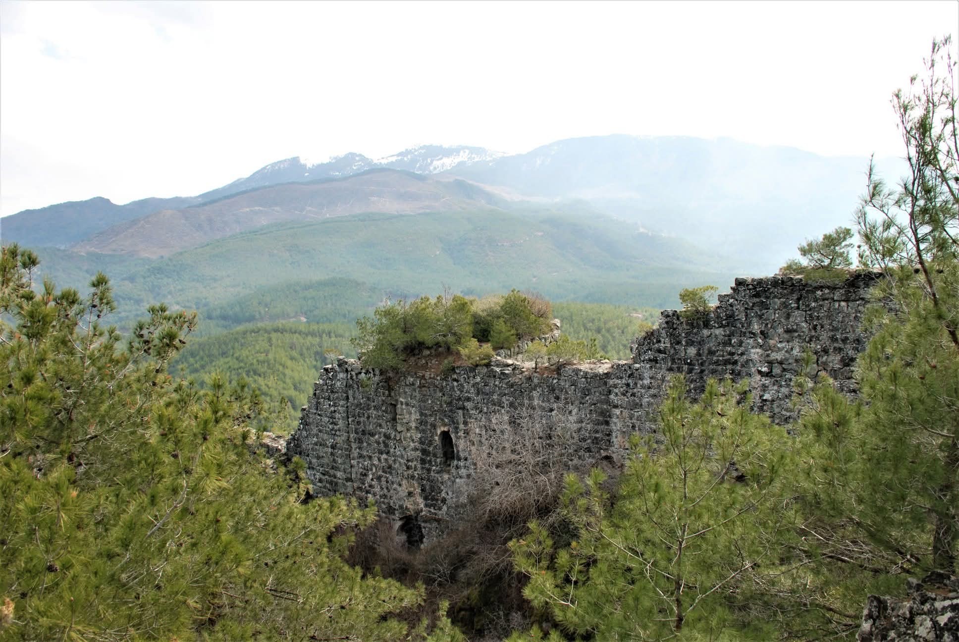 Osmaniye’nin Tarihi Çardak Kalesi Zamana Direniyor8
