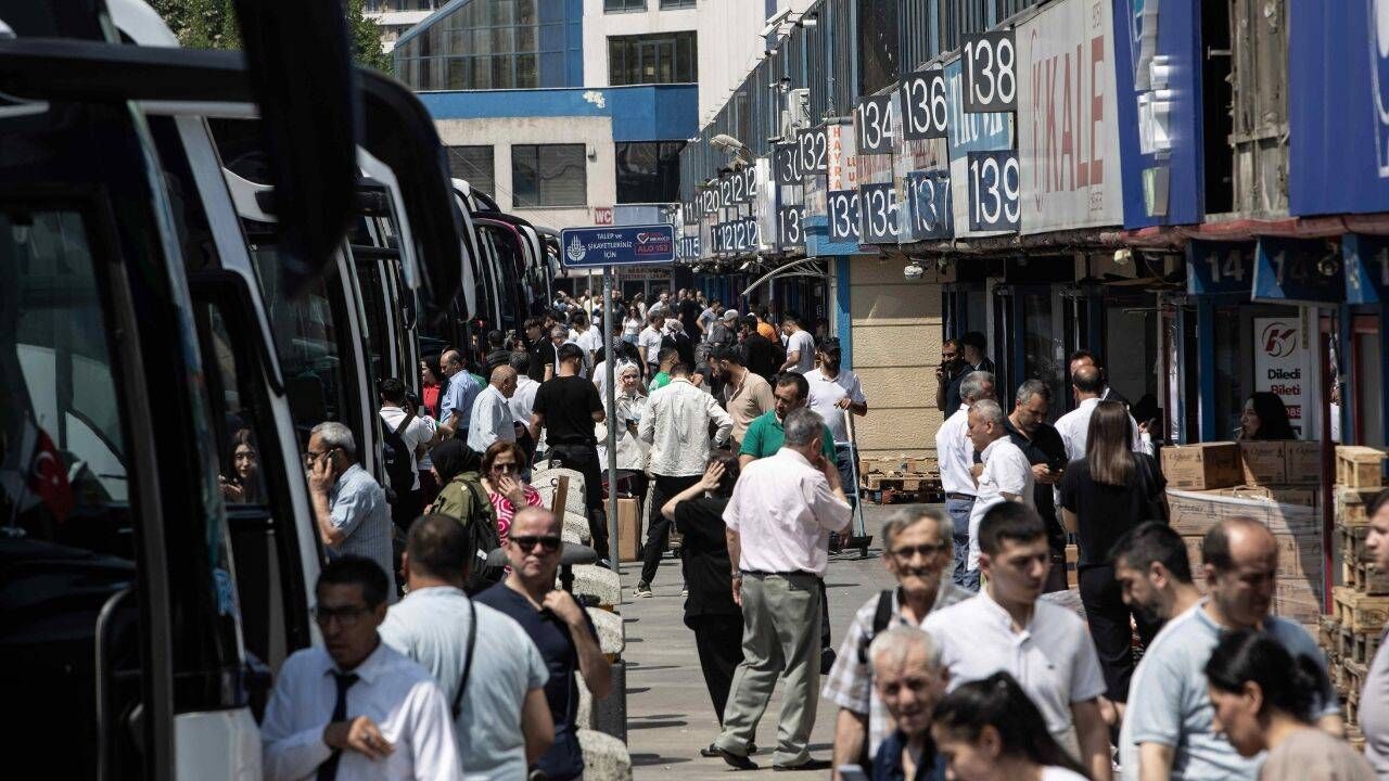 Otogarlarda Dönüş Yoğunluğu Başladı Tatilciler Ve Öğrenciler