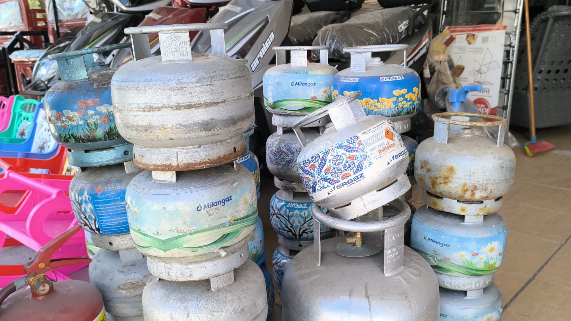 Su Savaşında Büyük Marketlere Rakip Toprakkale'li Fatih Acı, En Uygun Fiyatlarla Halkın Yanında (7)