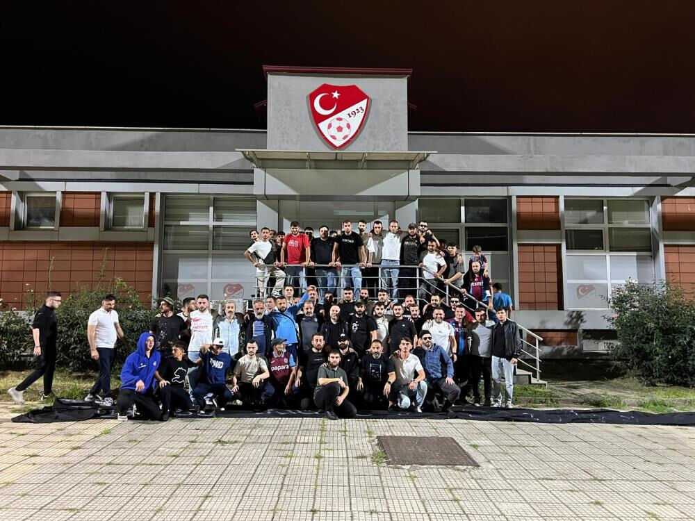 Trabzonsporlular Tff Önünde Hakem Kararlarını Protesto Etti (2)