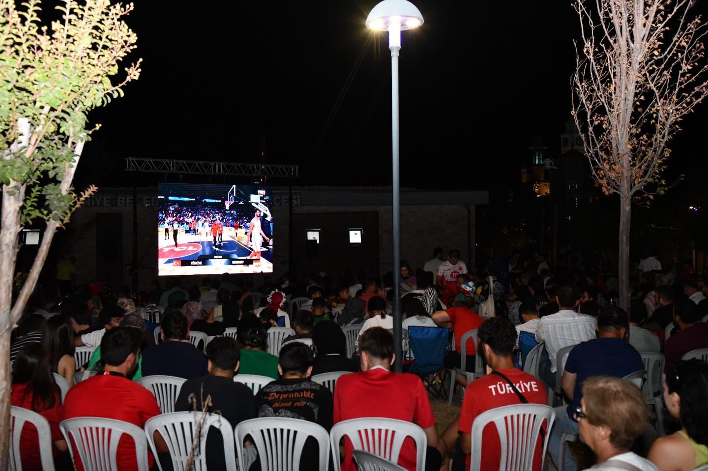 Türkiye Almanya Finali Osmaniye’de Dev Ekranlardan İzlenerek Milli Heyecan Yaşandı3