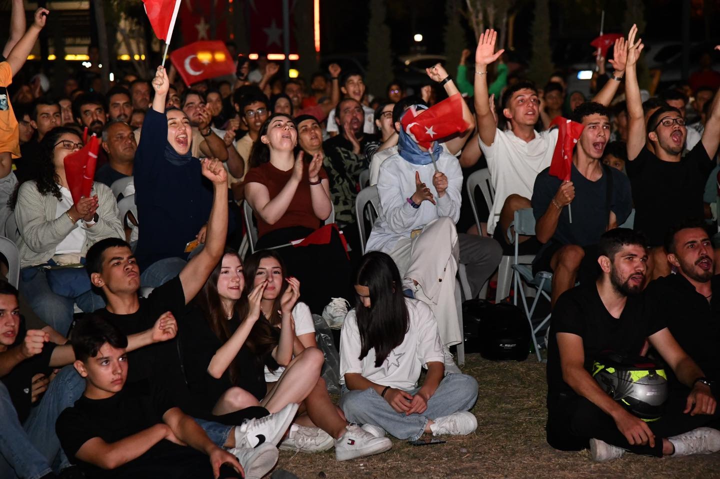 Türkiye Almanya Finali Osmaniye’de Dev Ekranlardan İzlenerek Milli Heyecan Yaşandı5