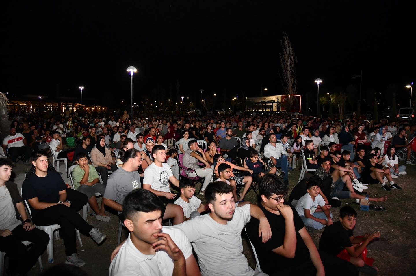 Türkiye Almanya Finali Osmaniye’de Dev Ekranlardan İzlenerek Milli Heyecan Yaşandı6