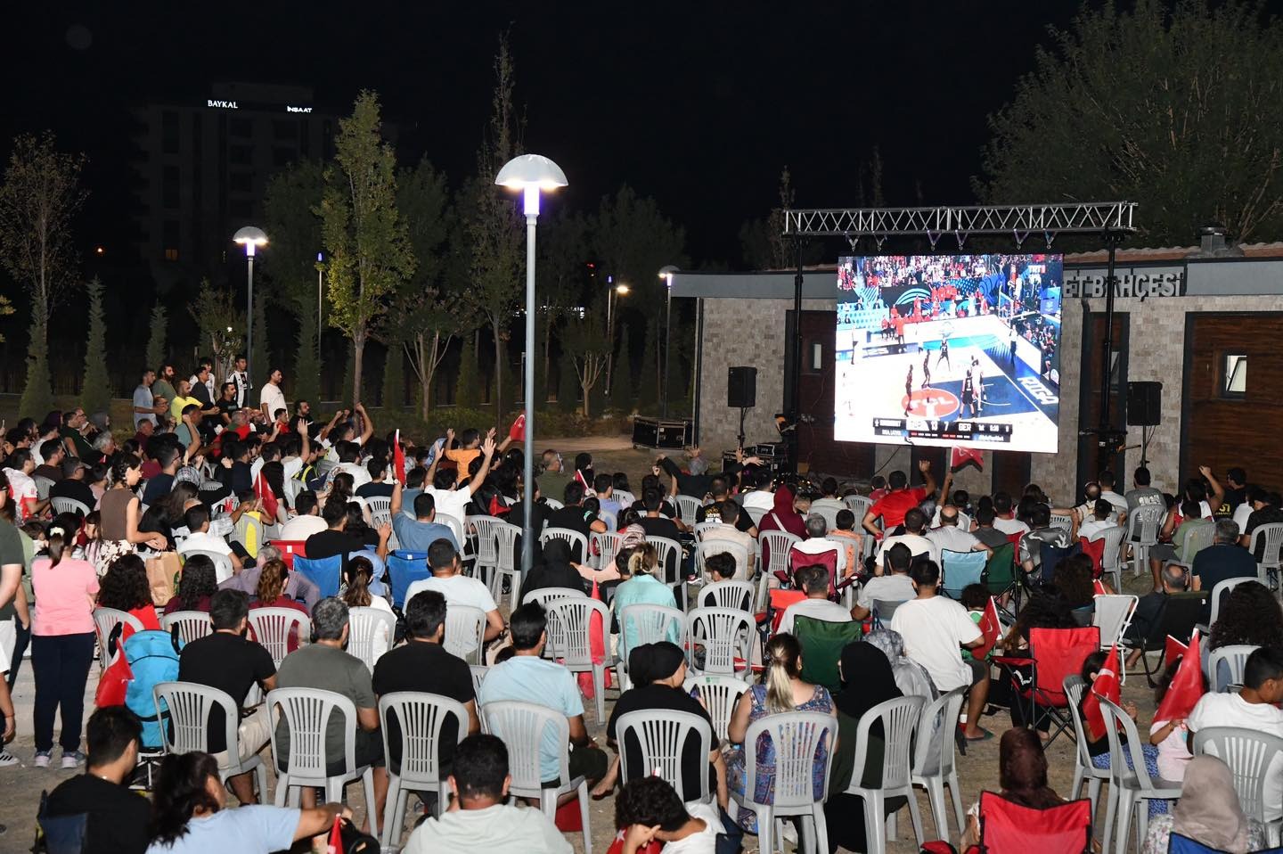 Türkiye Almanya Finali Osmaniye’de Dev Ekranlardan İzlenerek Milli Heyecan Yaşandı7