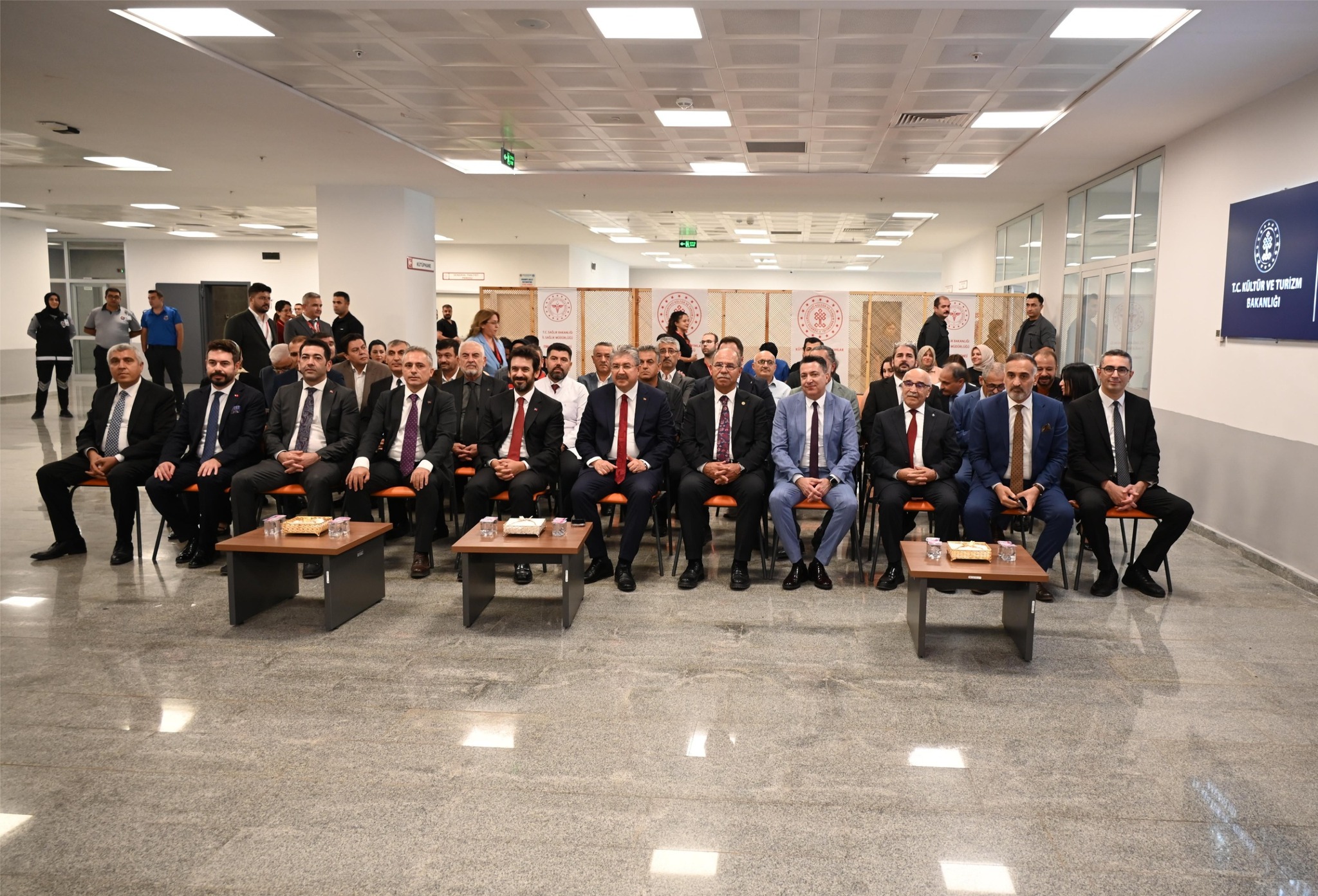 Türkiye’de Bir İlk Osmaniye Devlet Hastanesi’nde Halk Kütüphanesi Açıldı (3)