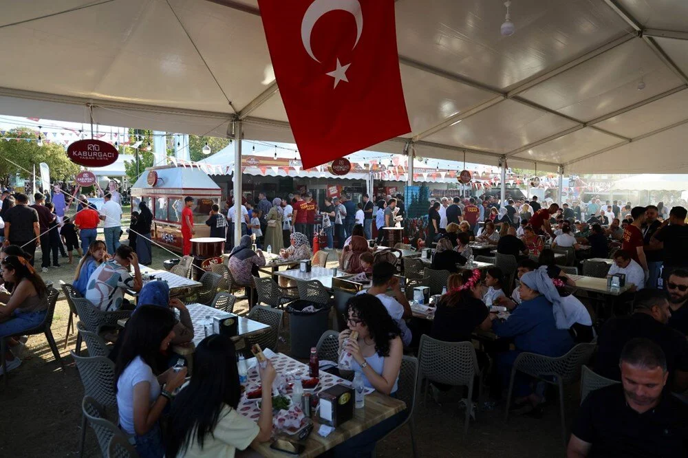 Adana’da Lezzet Festivali Gökyüzü Kebap Dumanıyla Kaplandı6