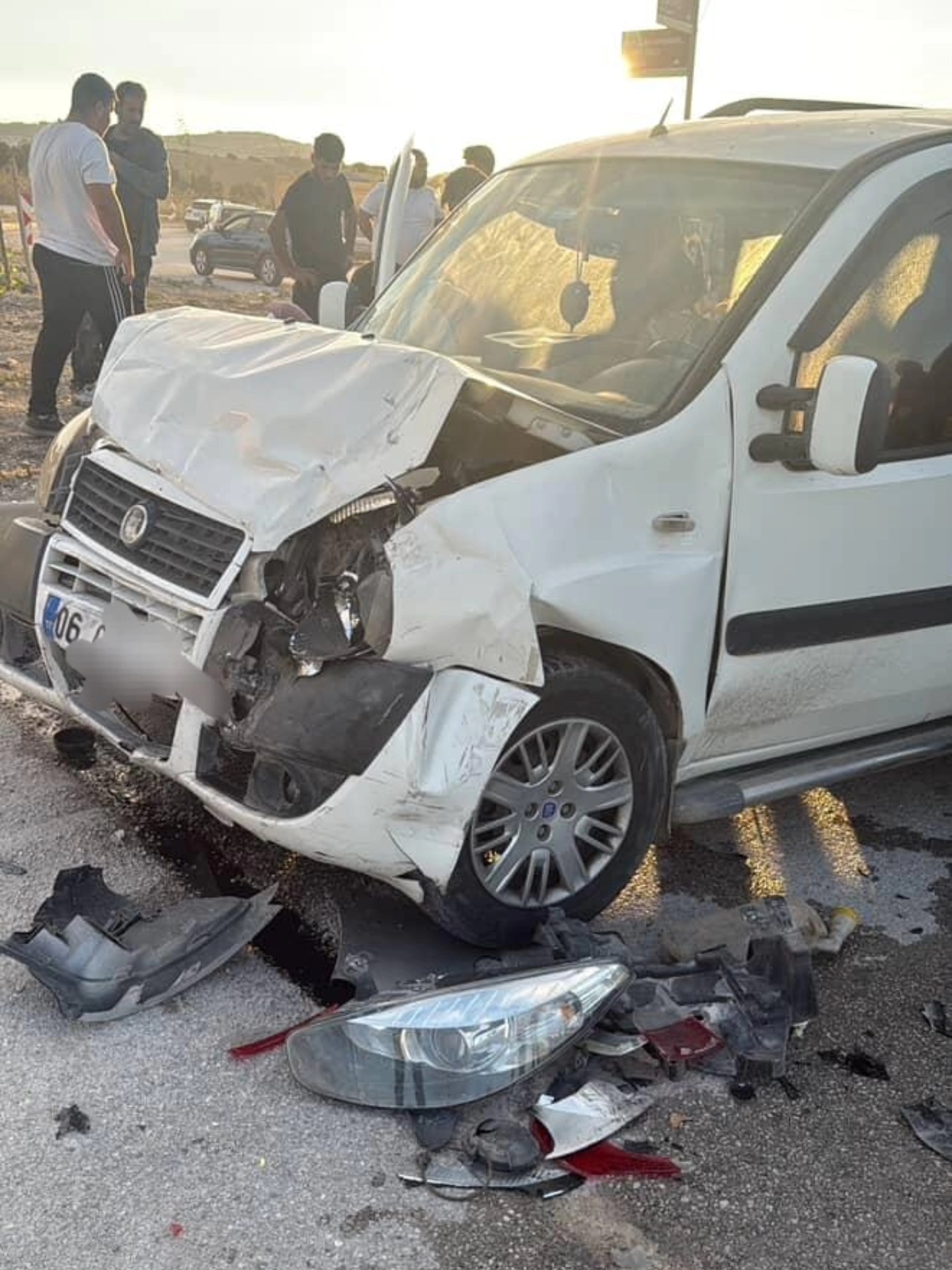 Altınözü Enek’te 2 Araç Çarpıştı 5 Yaralı2