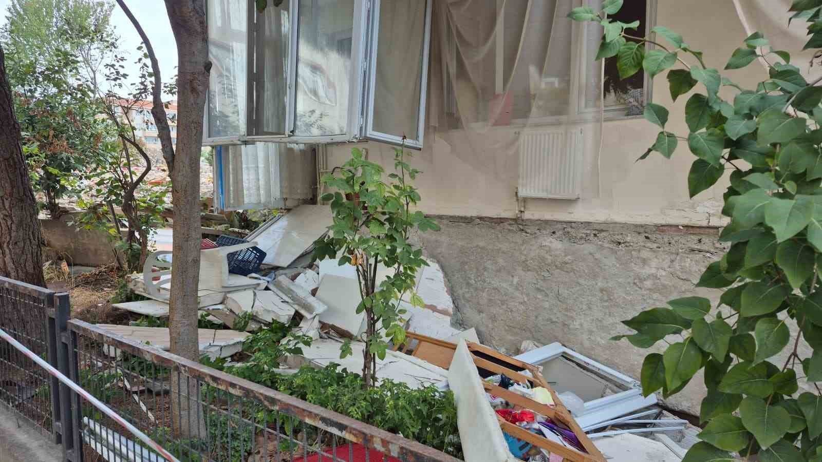 Avcılar’da 6 Katlı Binada Balkon Çöktü 1 Yaralı2