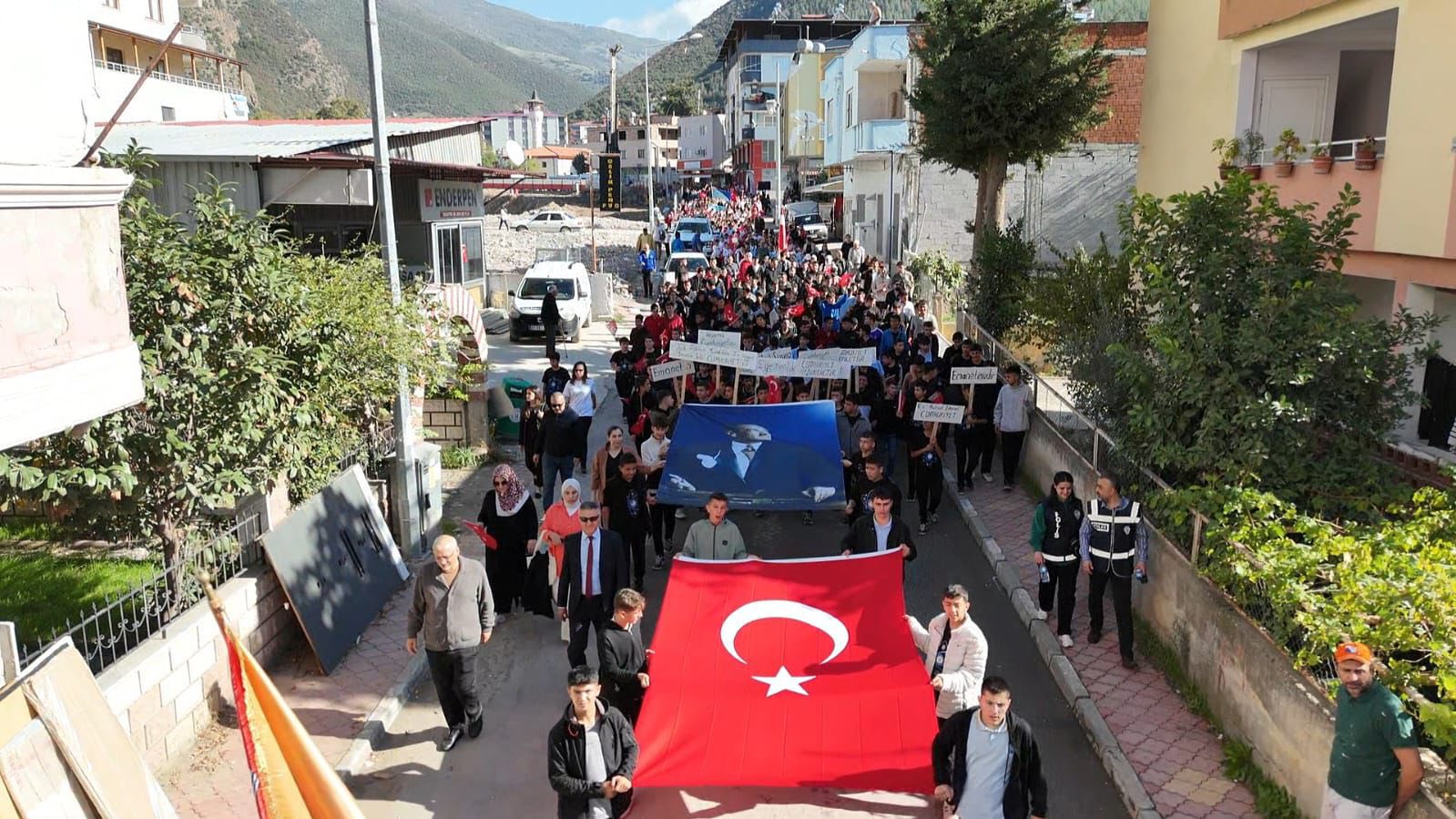 Bahçe’de 102. Yıl Coşkusu Cumhuriyet Yürüyüşüyle Tek Yürek8-1