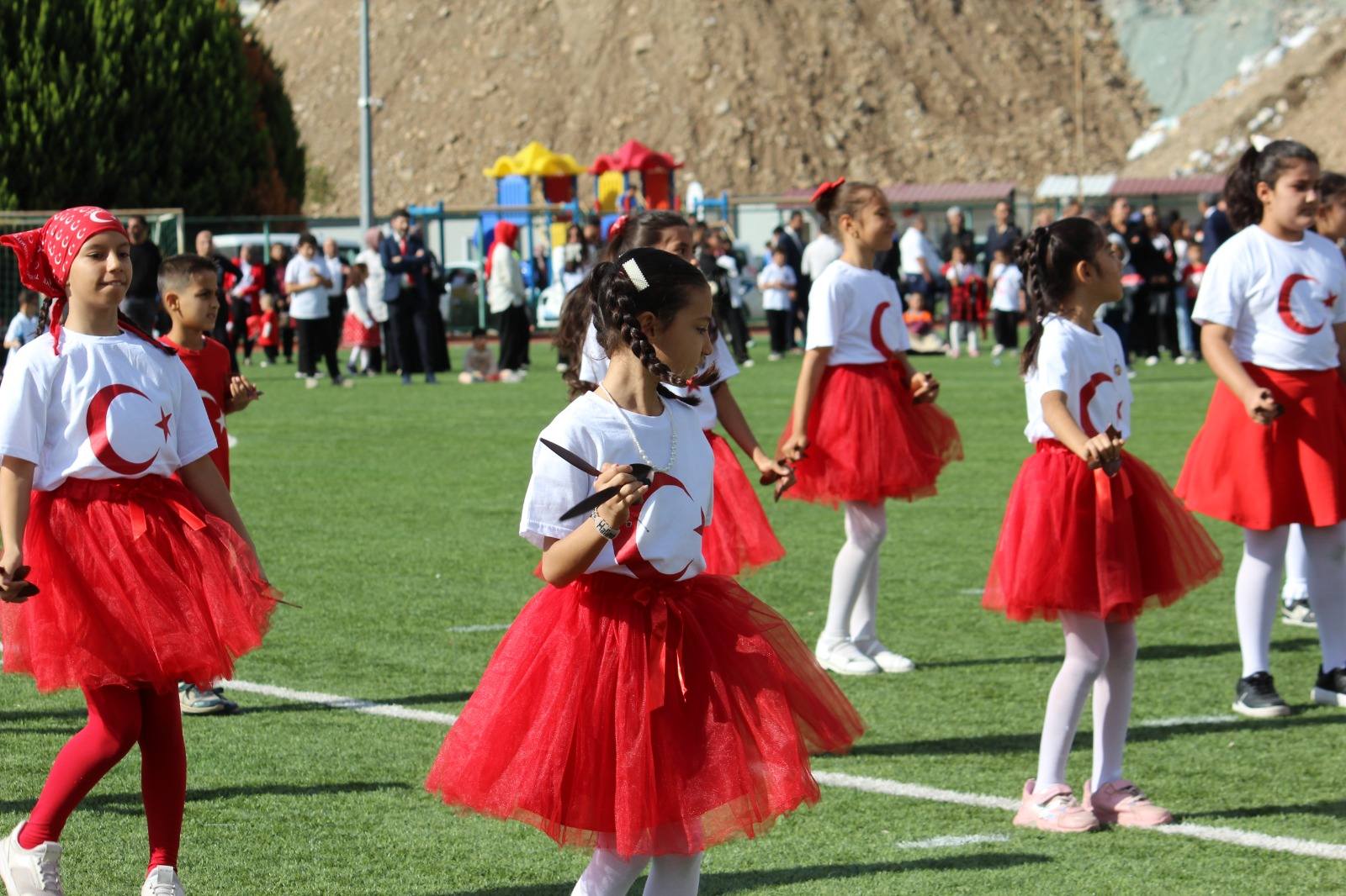 Bahçe’de Cumhuriyet’in 102. Yılı Coşkuyla Kutlandı10