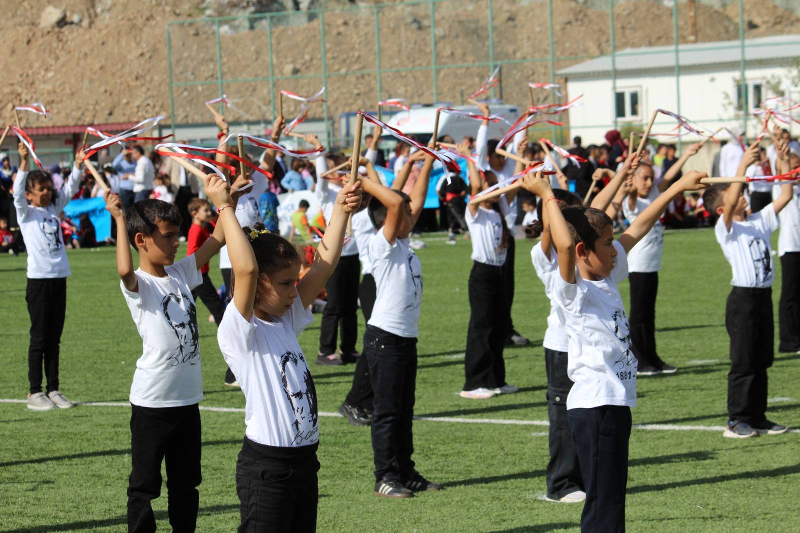Bahçe’de Cumhuriyet’in 102. Yılı Coşkuyla Kutlandı13
