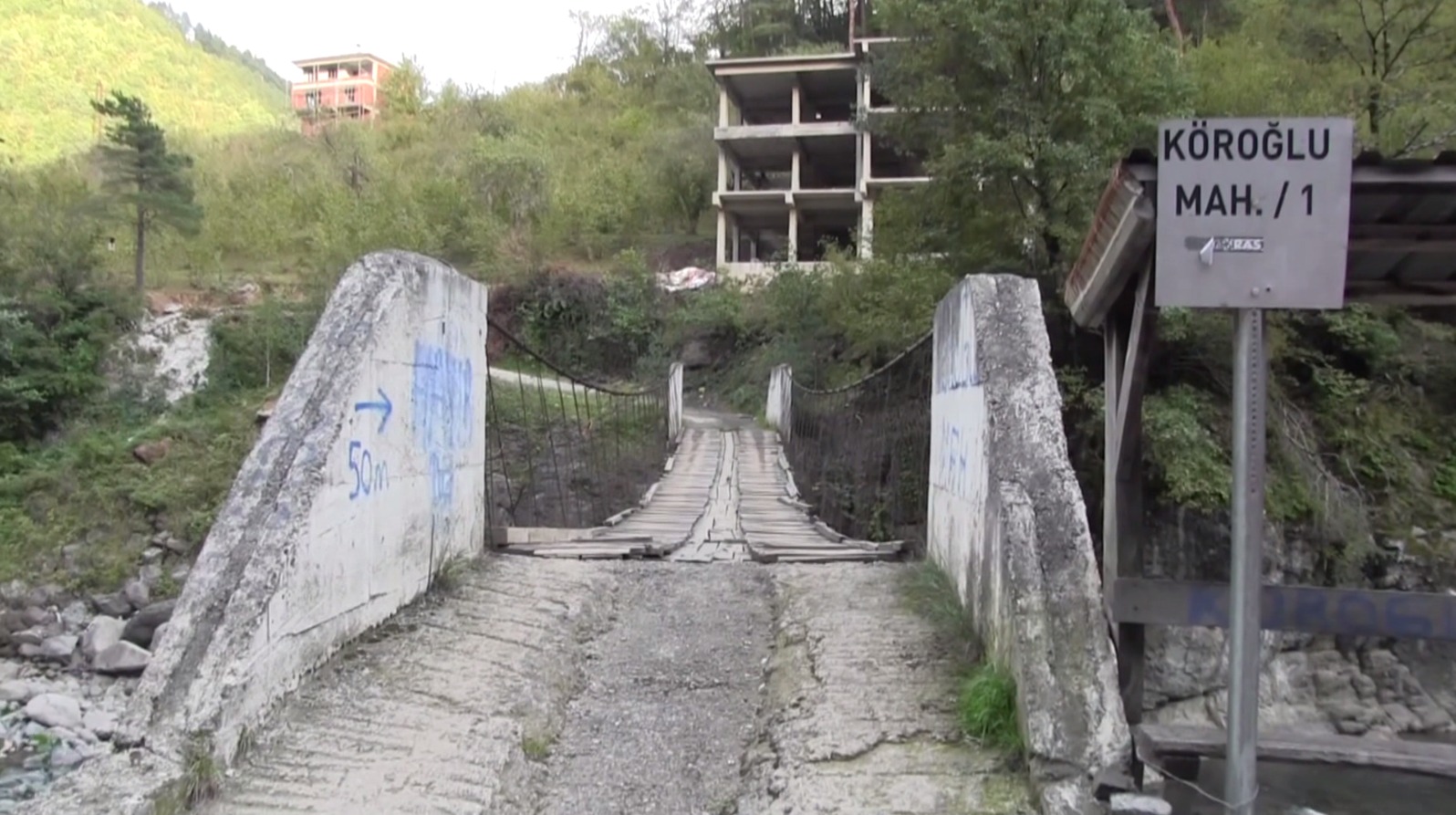 Borçka’da Asma Köprüye Demir Kapı Ve Kilit Takıldı3