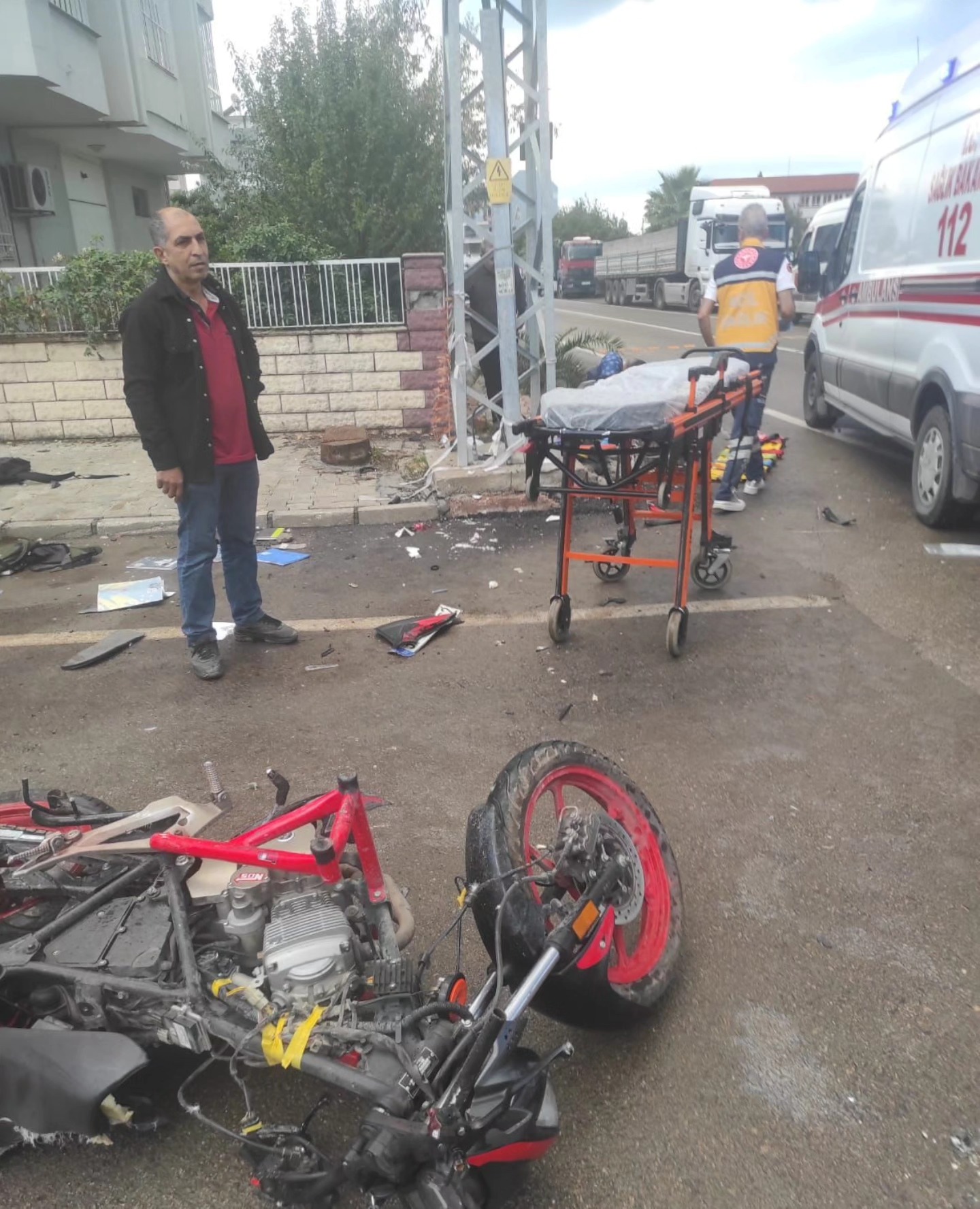 Dörtyol’da Minibüs Motosiklet Kazası 16 Yaşındaki Genç Öldü4