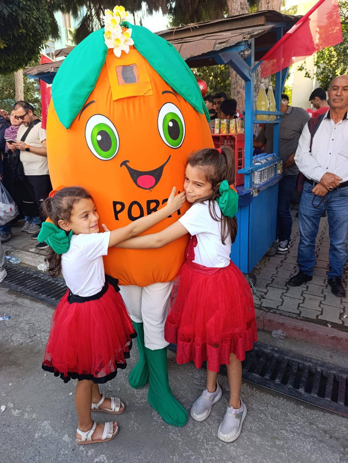 Dörtyol’da Porti Çocuklarla Cumhuriyet Bayramını Kutladı4