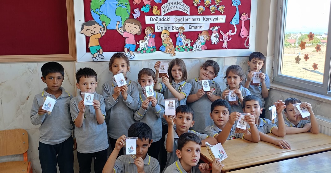 Düziçi Öğrencileri Hayvanları Besleyip Sorumluluk Kazandı2