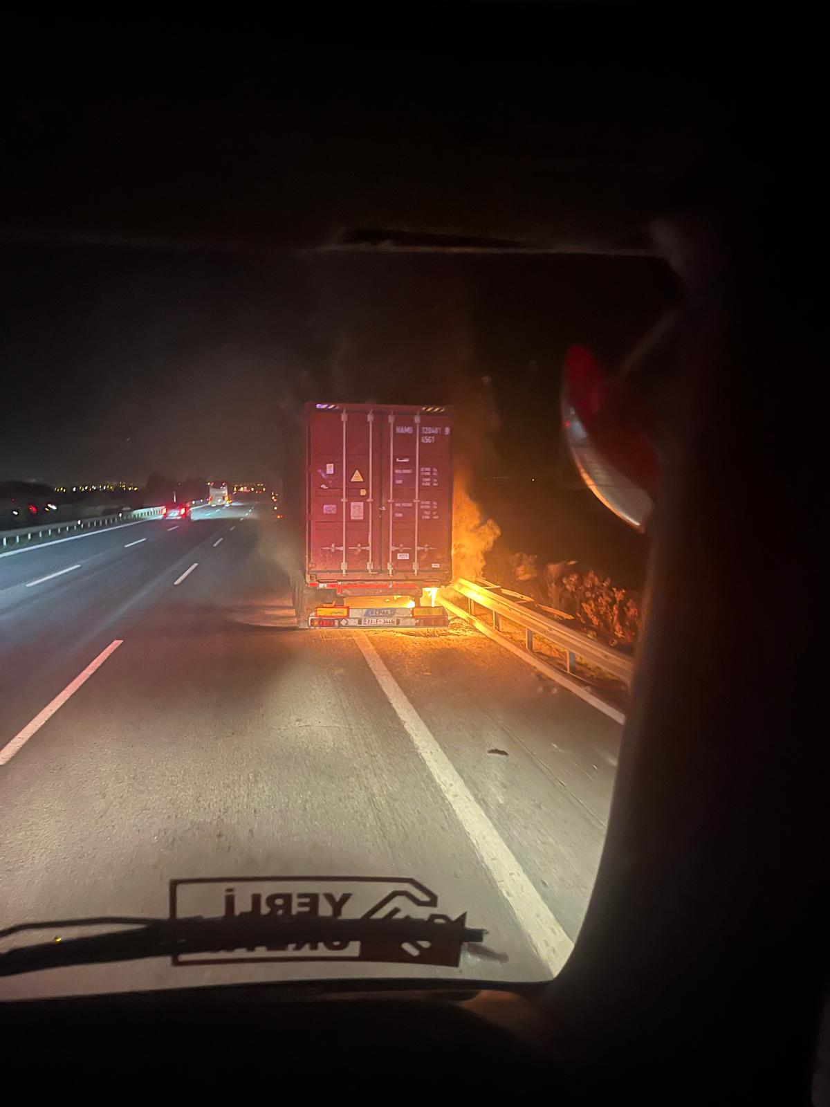 Düziçi Otoyolunda Makarna Yüklü Tir Alev Aldı (2)