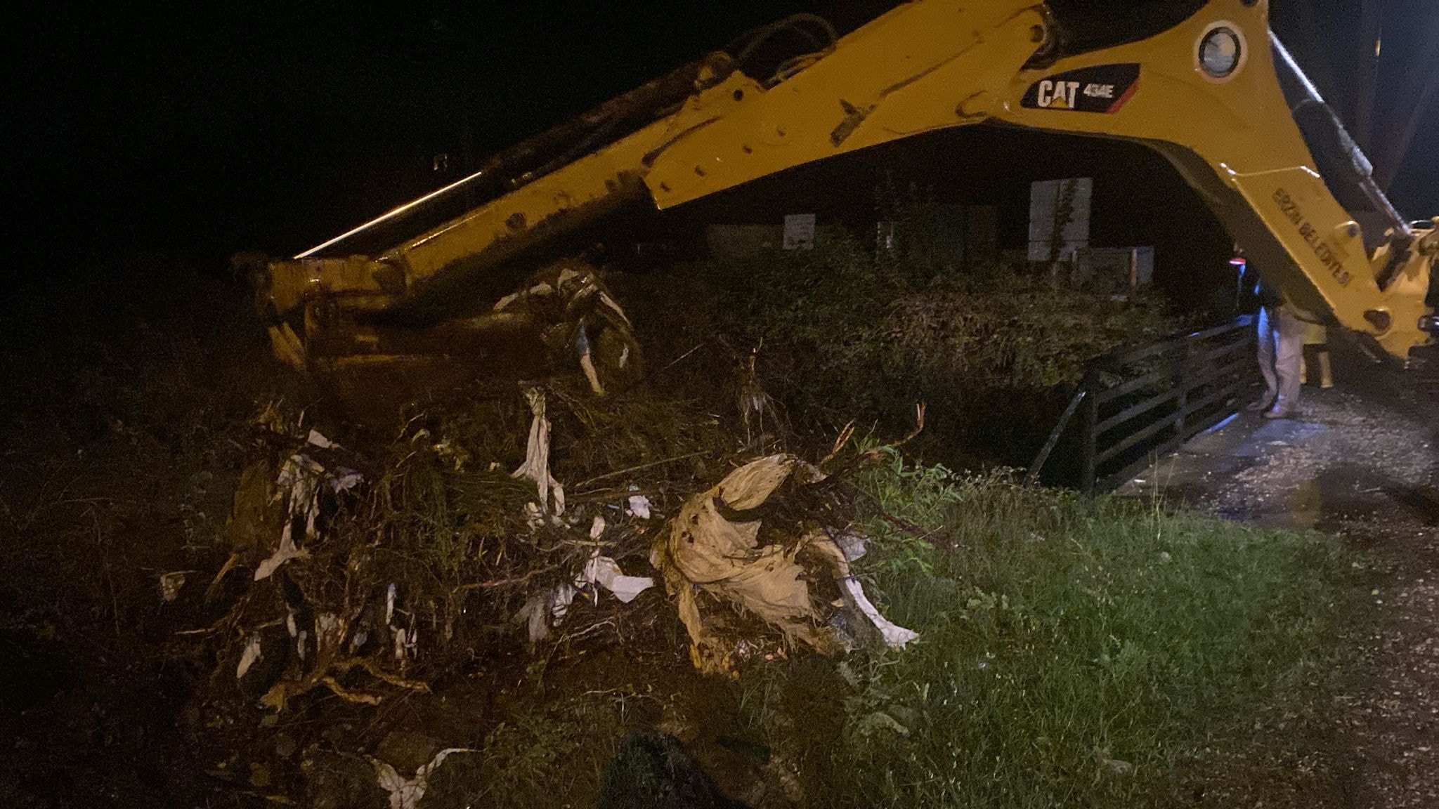 Erzin’de Sağanak Yağış Sonrası Belediye Ve Kurumlar Sahada8