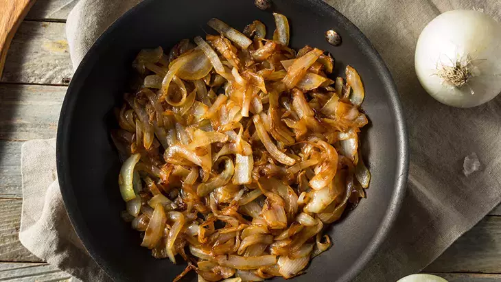 Fırınlanmış Karamelize Soğanla Yemekler Şahlanıyor (7)