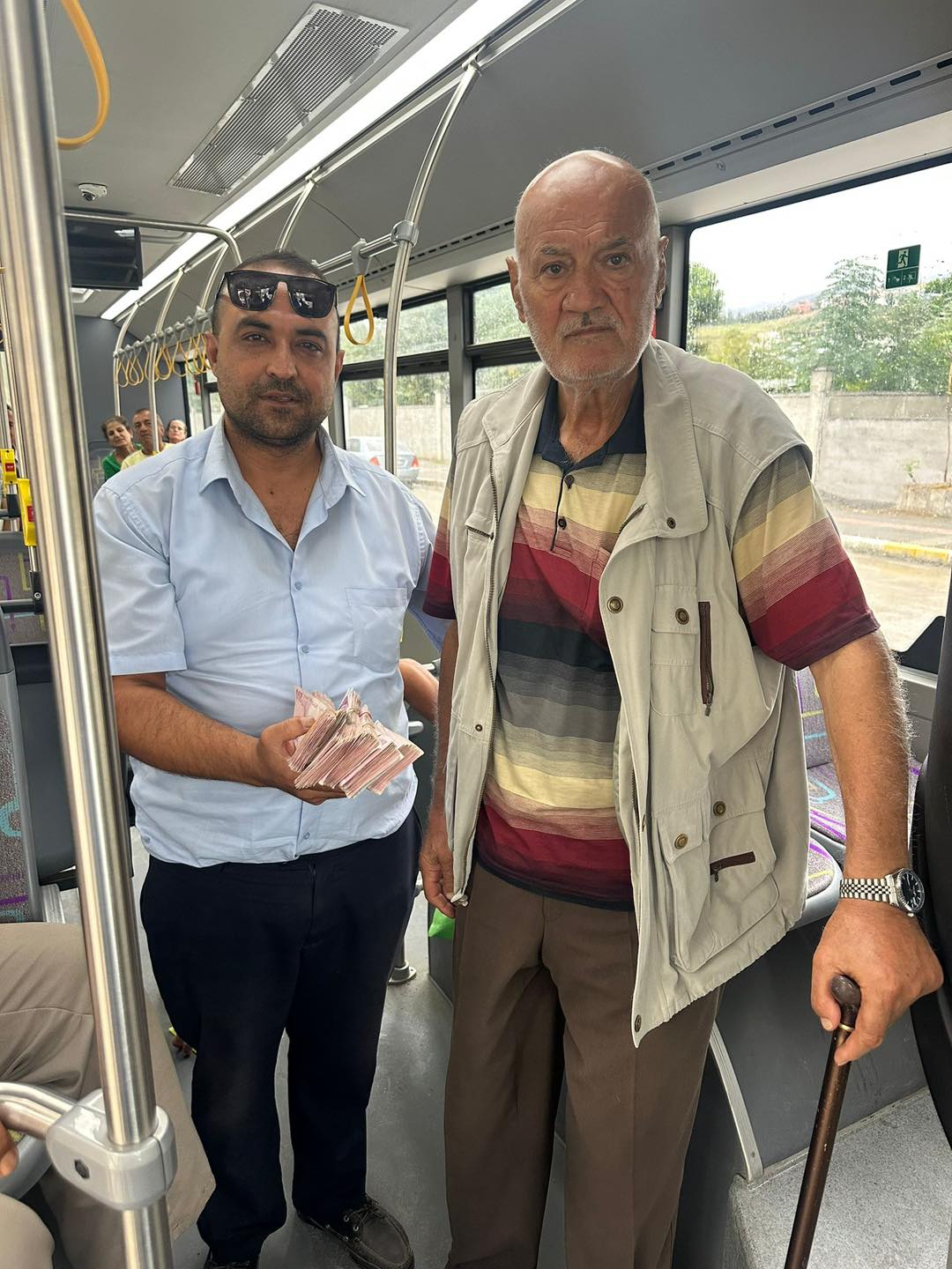 Hatay’da Otobüs Kaptanından Dürüstlük Örneği 103 Bin Lira2
