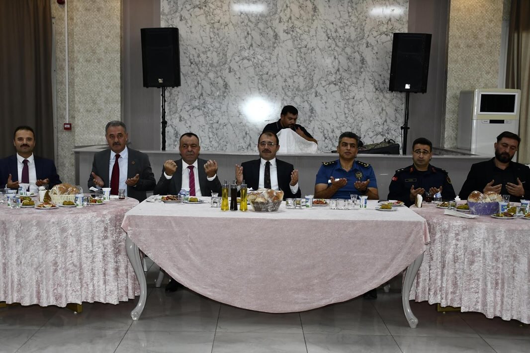 Kadirli Kaymakamı Erdinç Dolu Muhtarlarla Yemekte Buluştu4