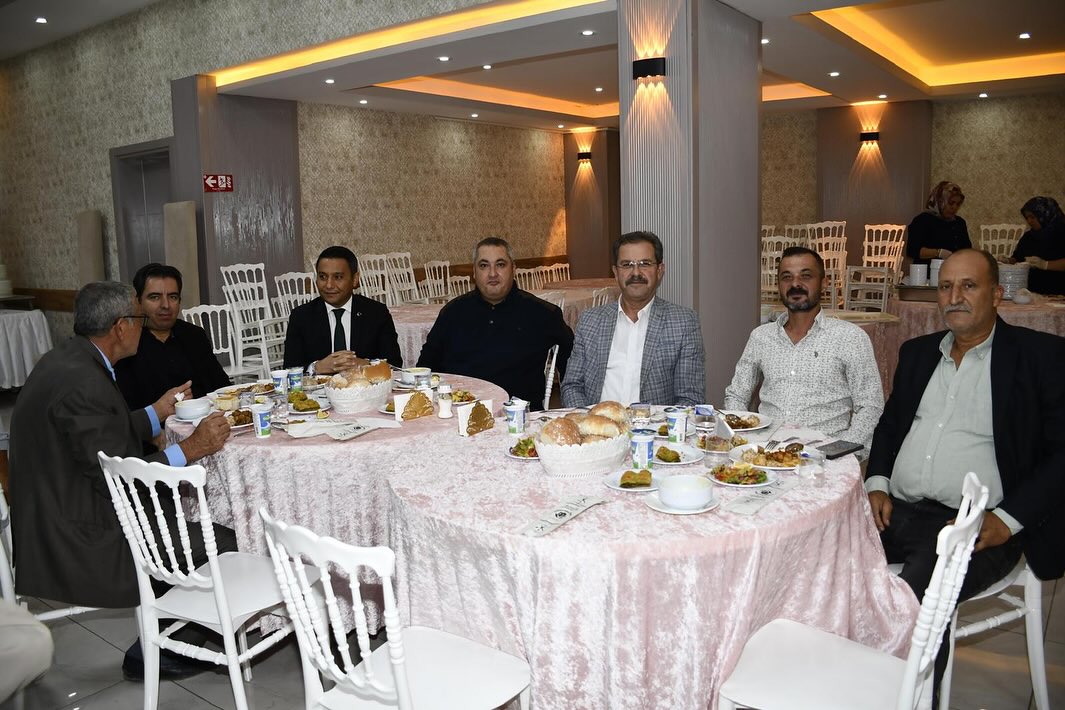 Kadirli Kaymakamı Erdinç Dolu Muhtarlarla Yemekte Buluştu5