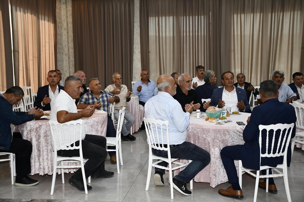 Kadirli Kaymakamı Erdinç Dolu Muhtarlarla Yemekte Buluştu8