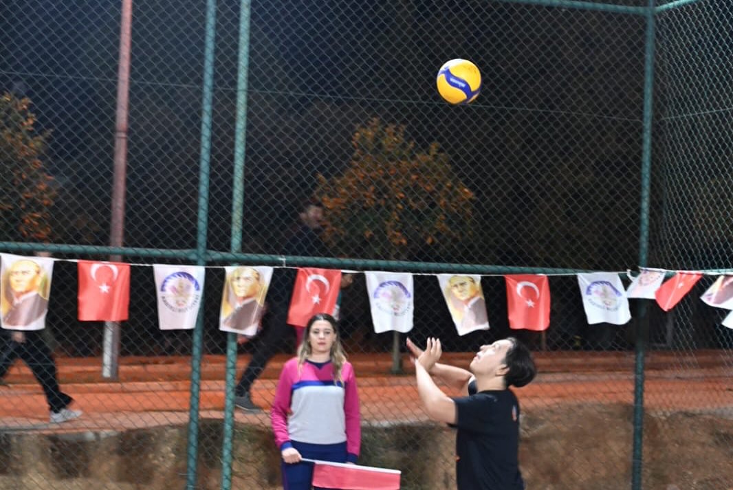 Kadirli’de Cumhuriyet Bayramı Voleybol Turnuvası Başladı3
