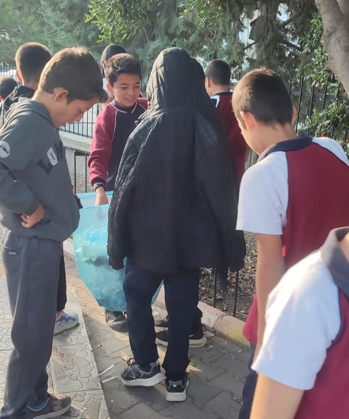 Karacaören Ortaokulu Öğrencileri Hem Temizledi Hem Dua Etti3