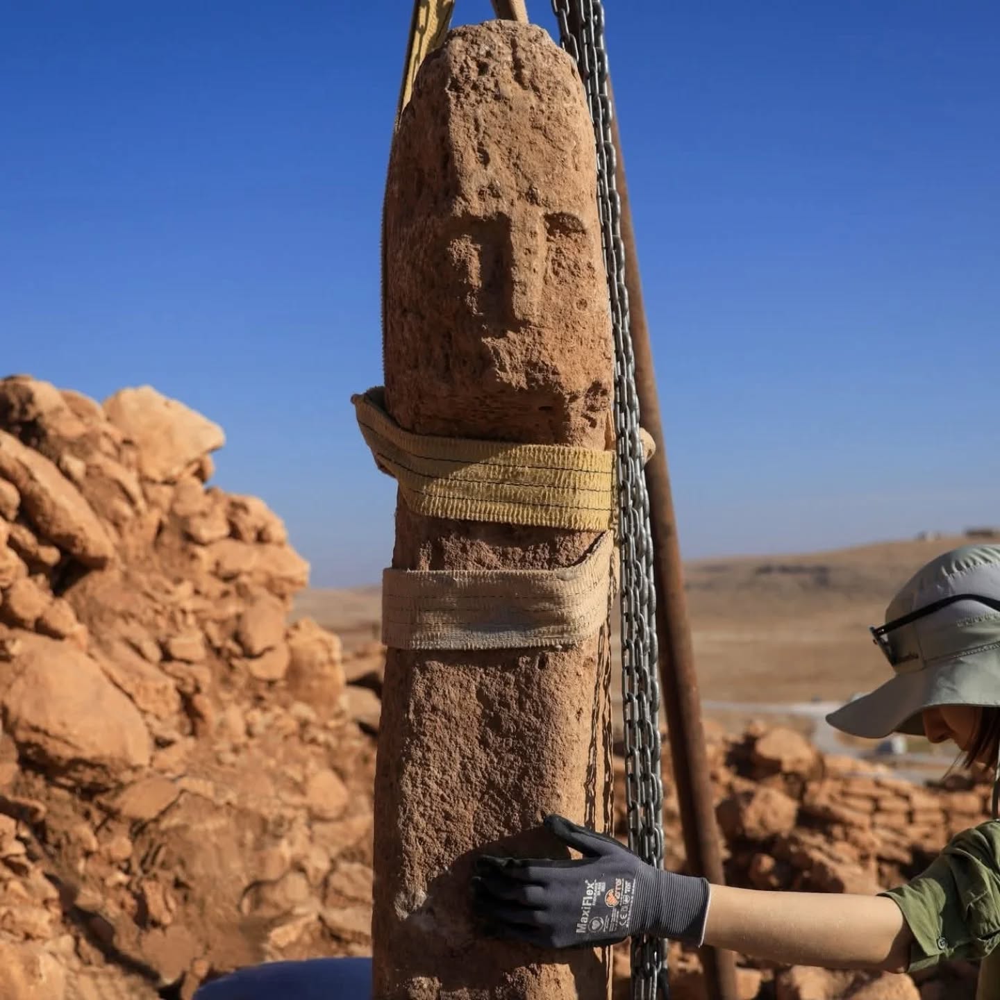 Karahantepe’de İnsan Yüzlü Dikili Taş Bulundu3