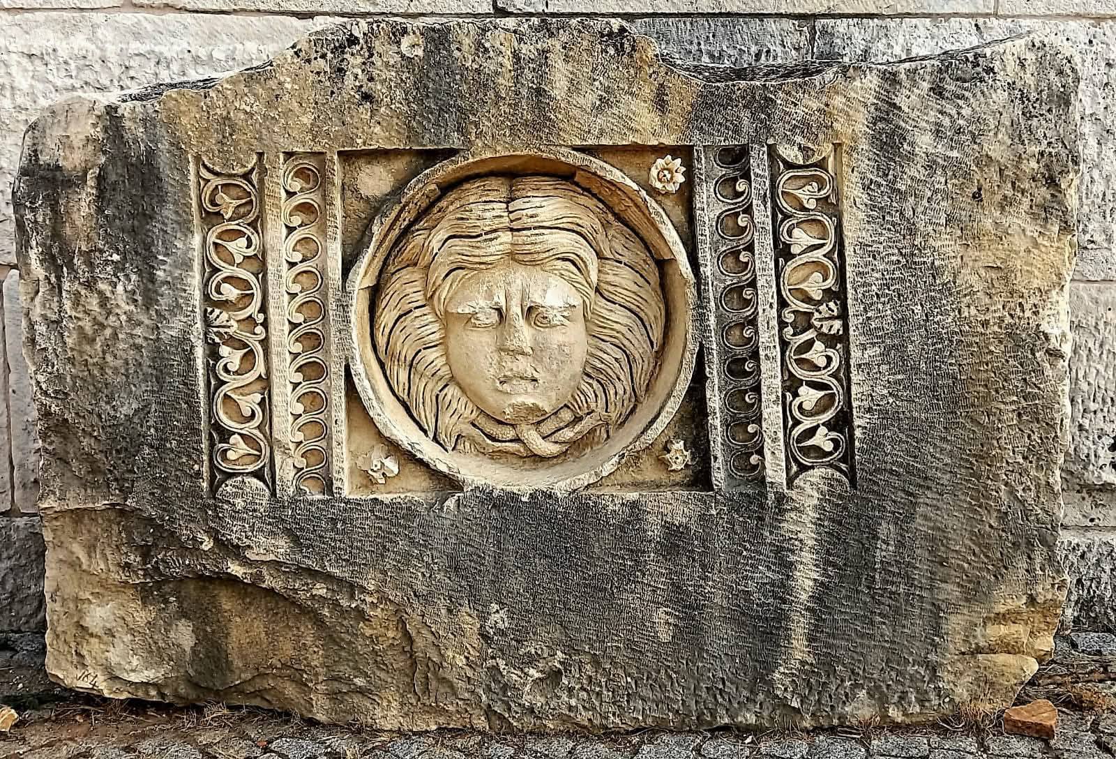 Likya’nın Sessiz Tanığı Myra Antik Kenti Ve Kaya Mezarları4