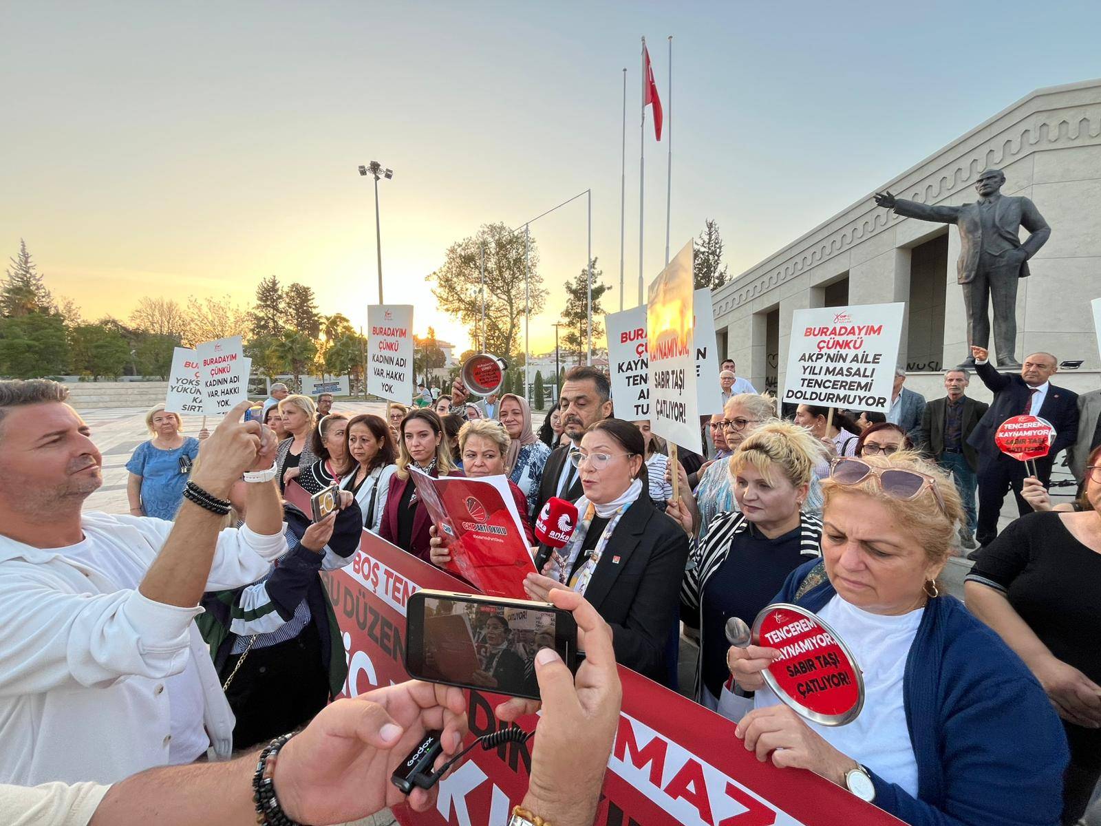 Osmaniye'de Chp’li Kadınlardan Boş Tencere Mesajı “Yeter Artık!” (2)