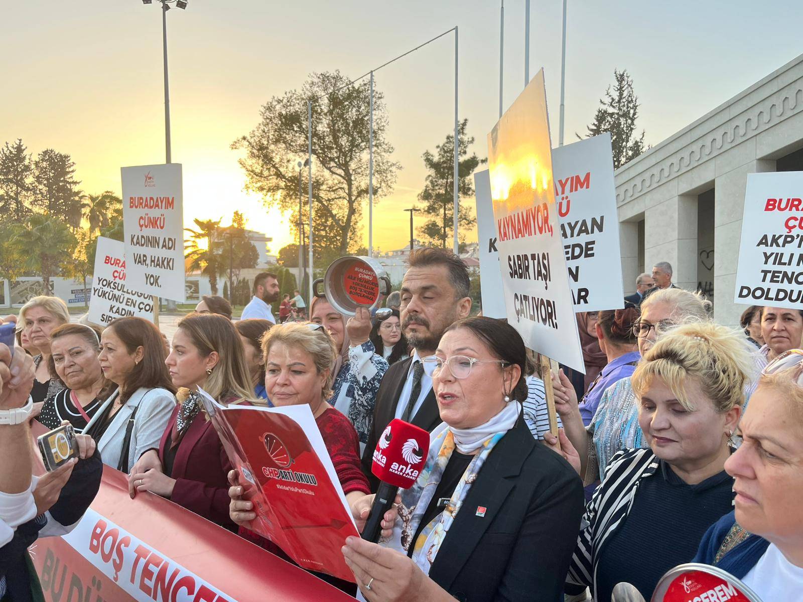 Osmaniye'de Chp’li Kadınlardan Boş Tencere Mesajı “Yeter Artık!” (5)