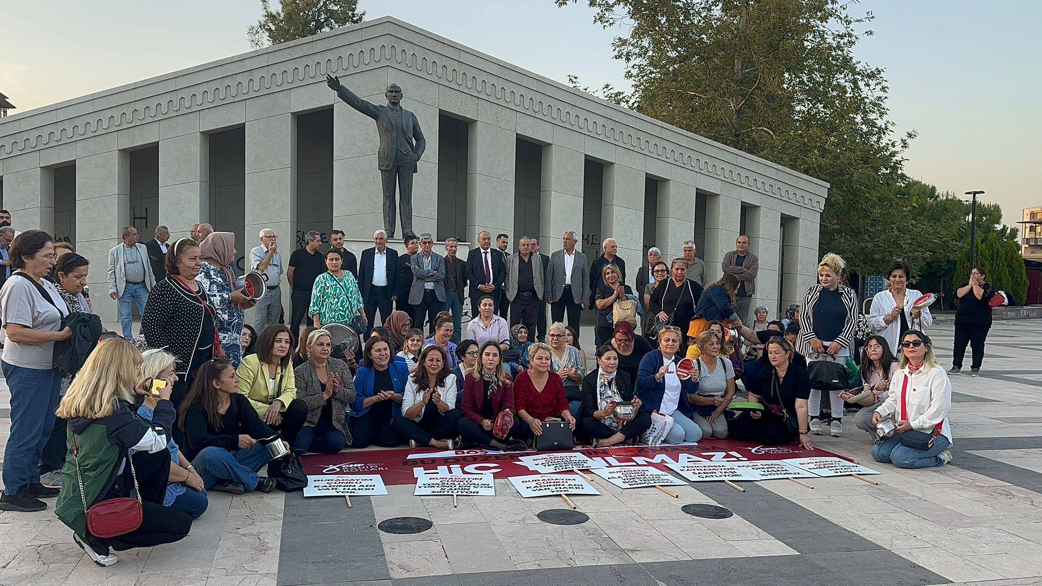 Osmaniye'de Chp’li Kadınlardan Boş Tencere Mesajı “Yeter Artık!” (6)