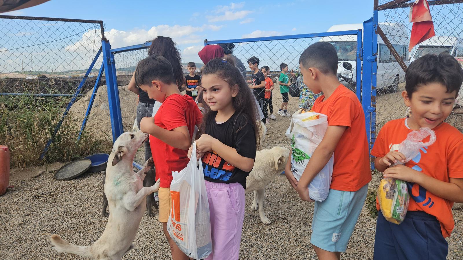 Osmaniyeli Öğrencilerden Hayvanlara Sevgi Dolu Ziyaret (10)