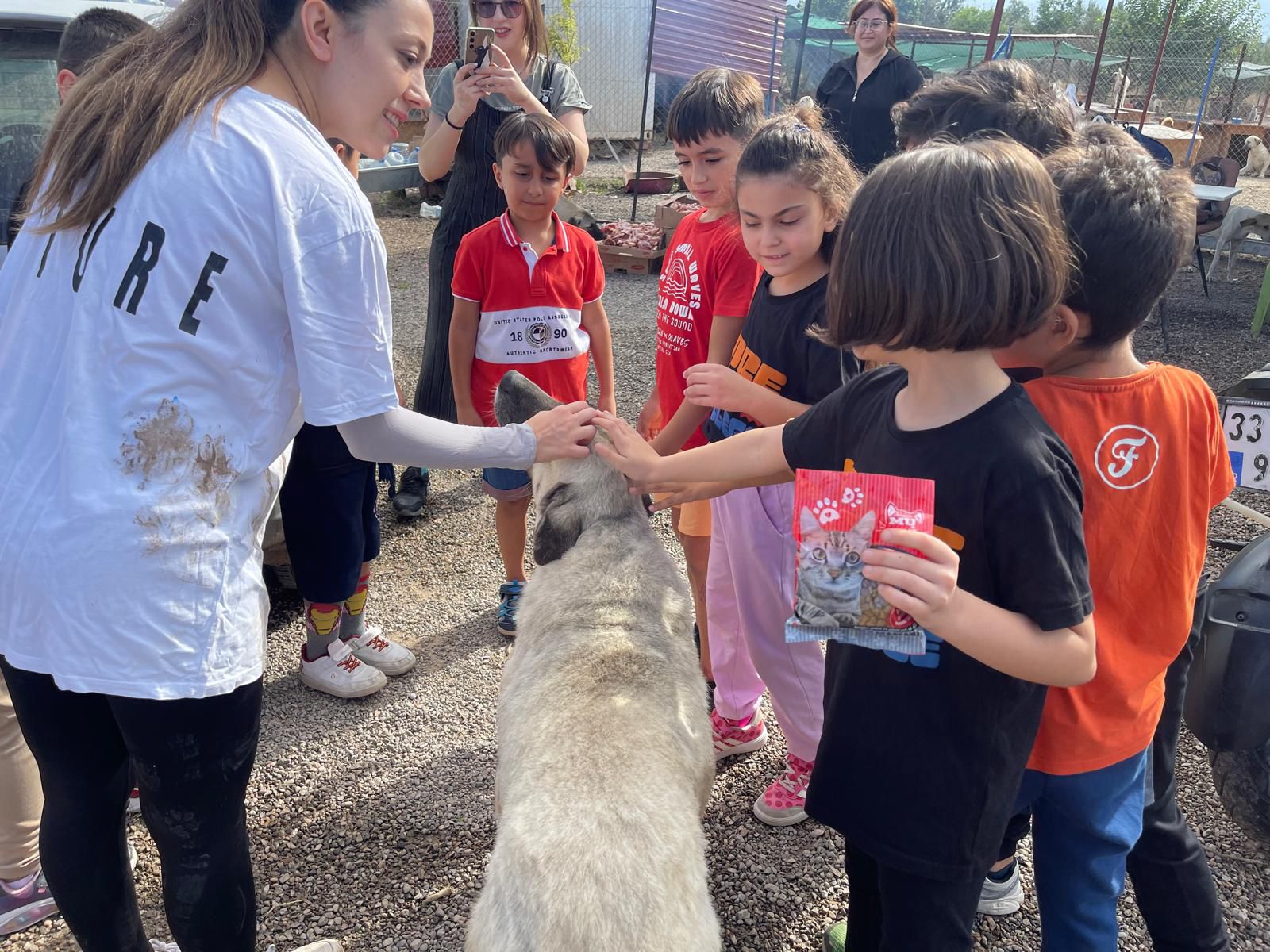 Osmaniyeli Öğrencilerden Hayvanlara Sevgi Dolu Ziyaret (4)