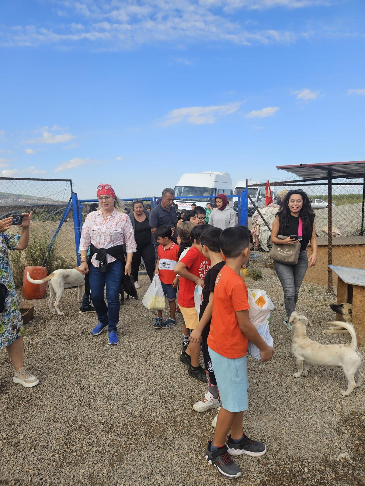 Osmaniyeli Öğrencilerden Hayvanlara Sevgi Dolu Ziyaret (6)