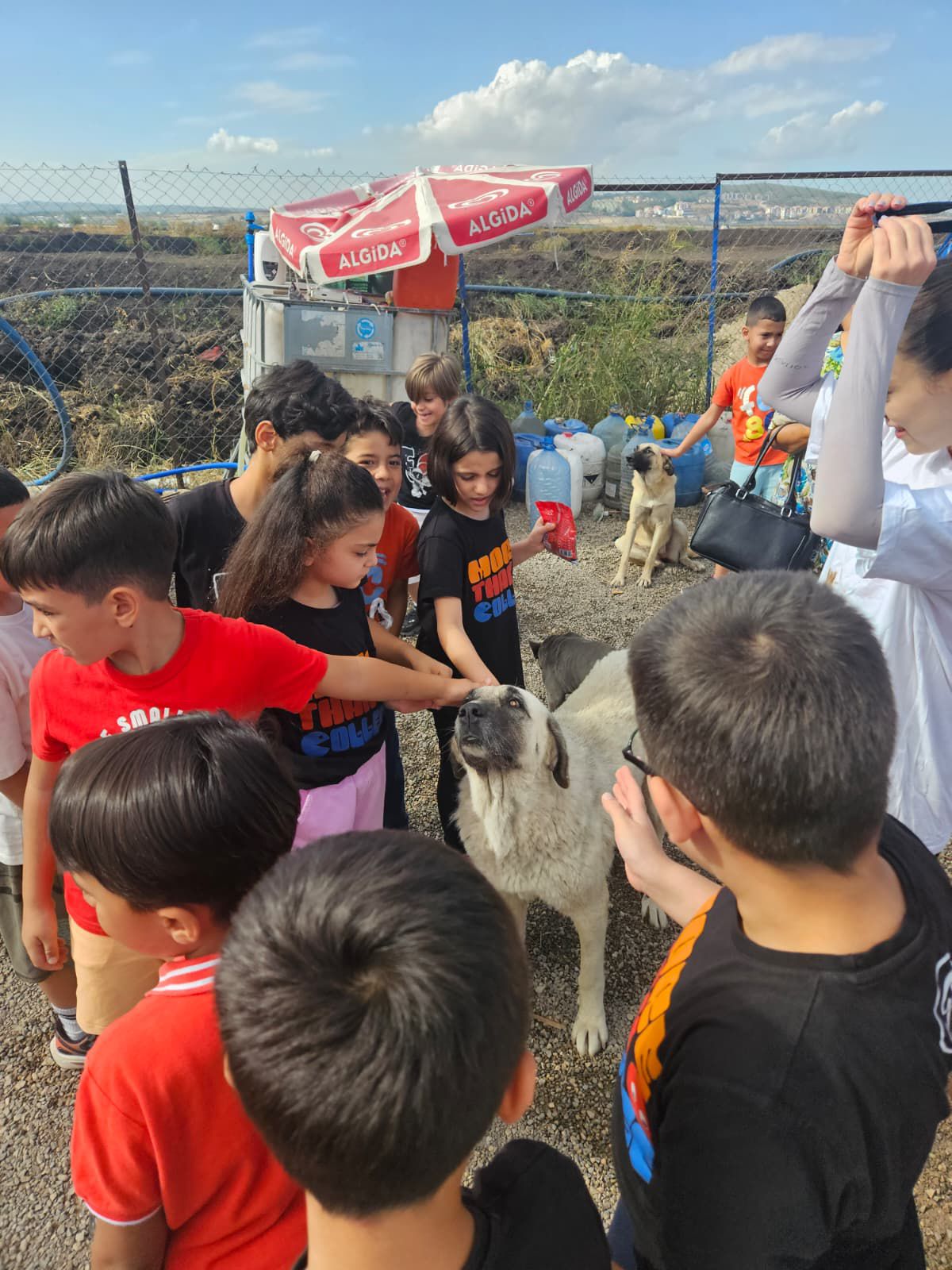 Osmaniyeli Öğrencilerden Hayvanlara Sevgi Dolu Ziyaret (7)
