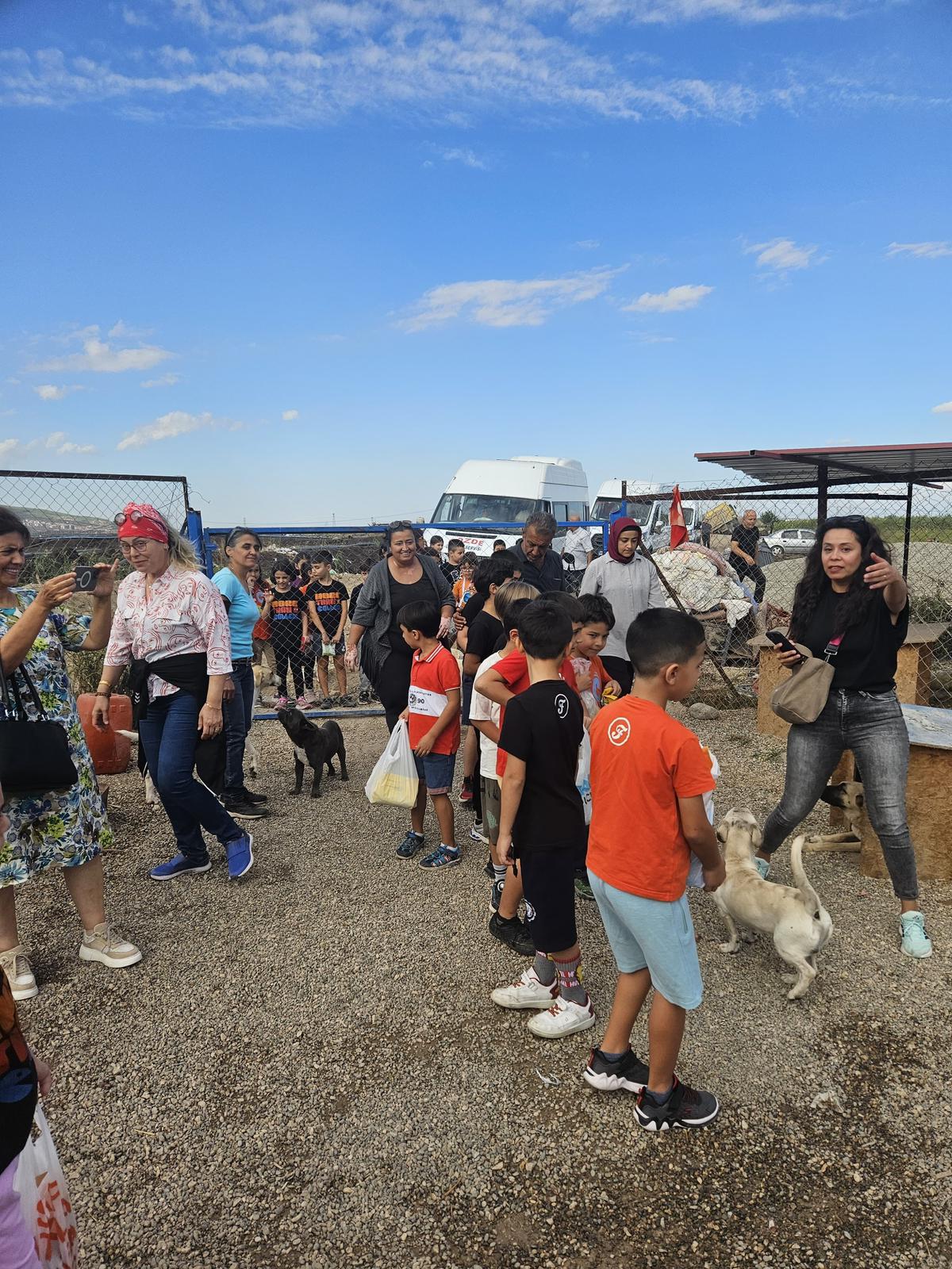 Osmaniyeli Öğrencilerden Hayvanlara Sevgi Dolu Ziyaret (8)